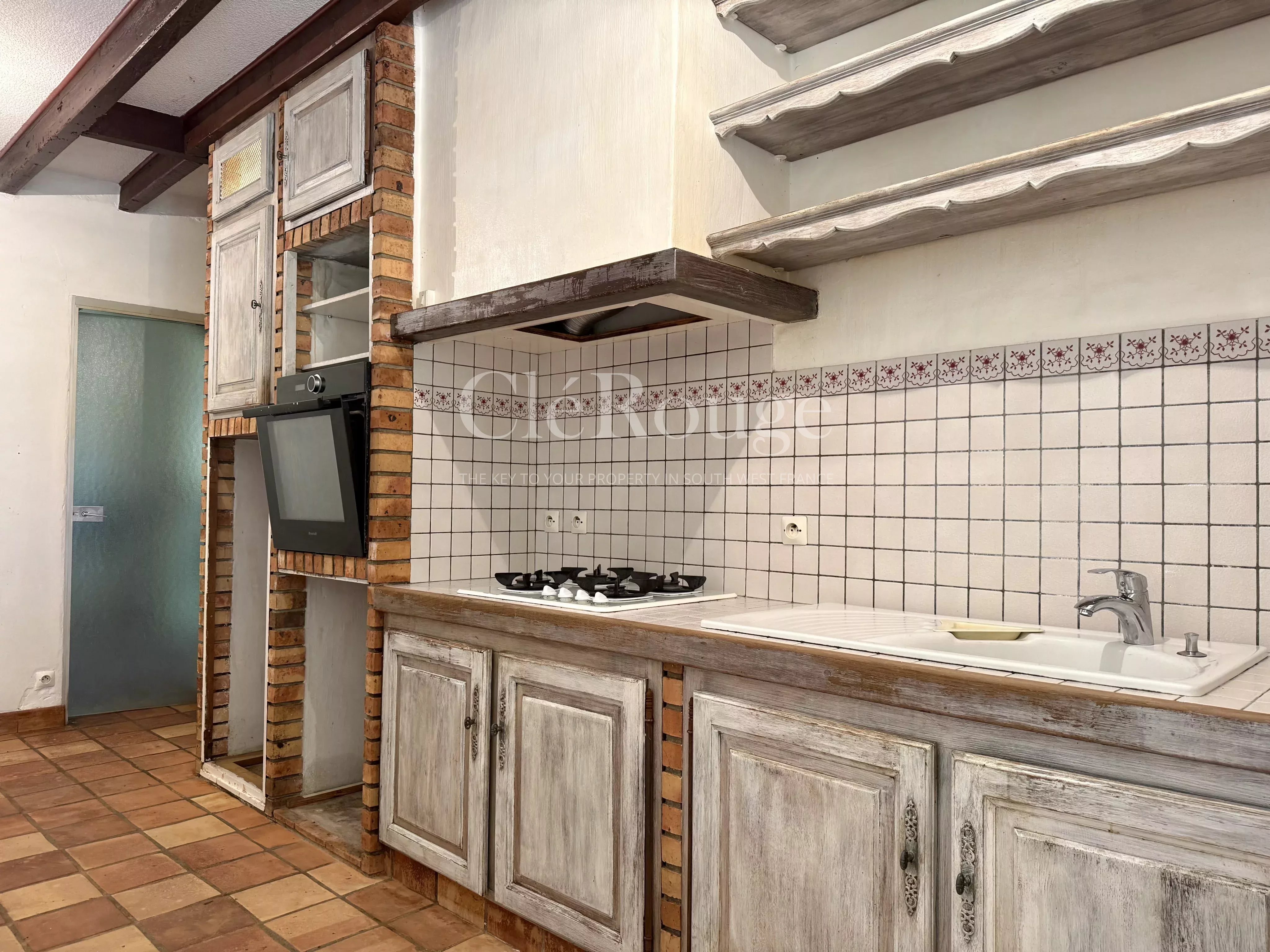Close to Duras - Characterful and spacious property with swimming pool and stunning views