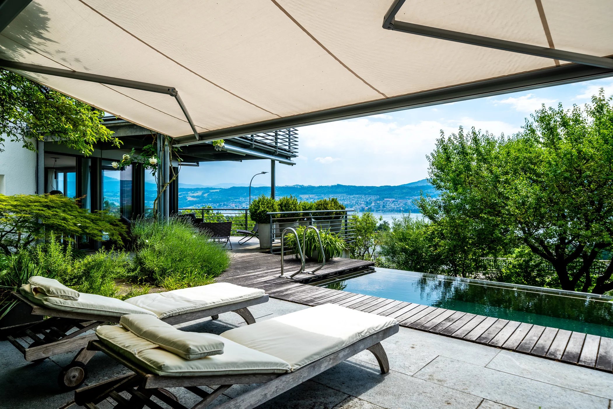 Modern Terrace house with infinity pool