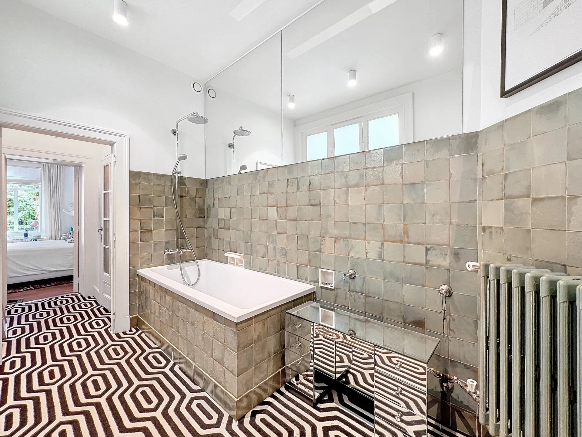 Square Vergote - Mooi geklasseerd huis met tuin en garage