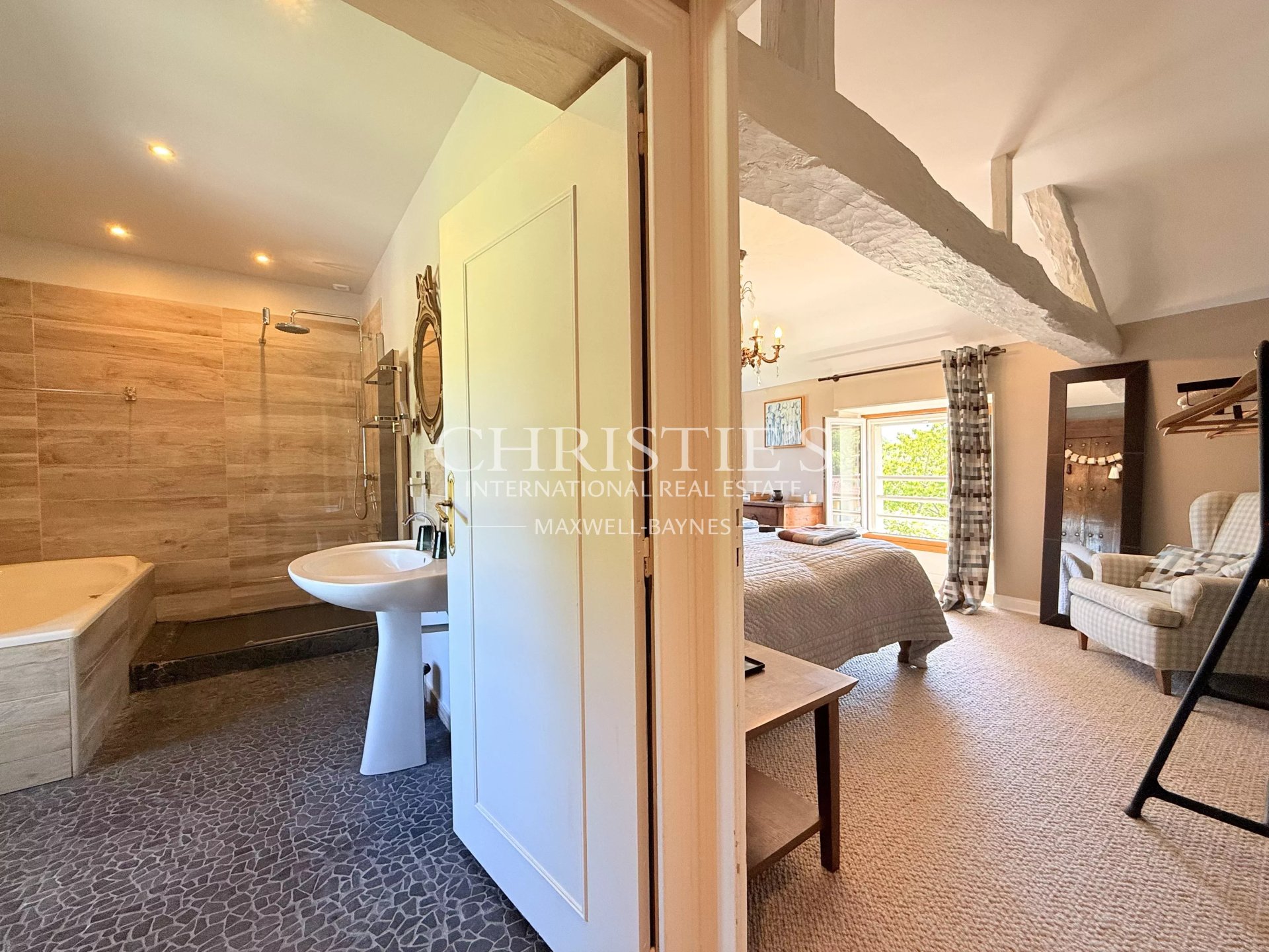 9 Bedroom Villa/Townhouse's Image 17