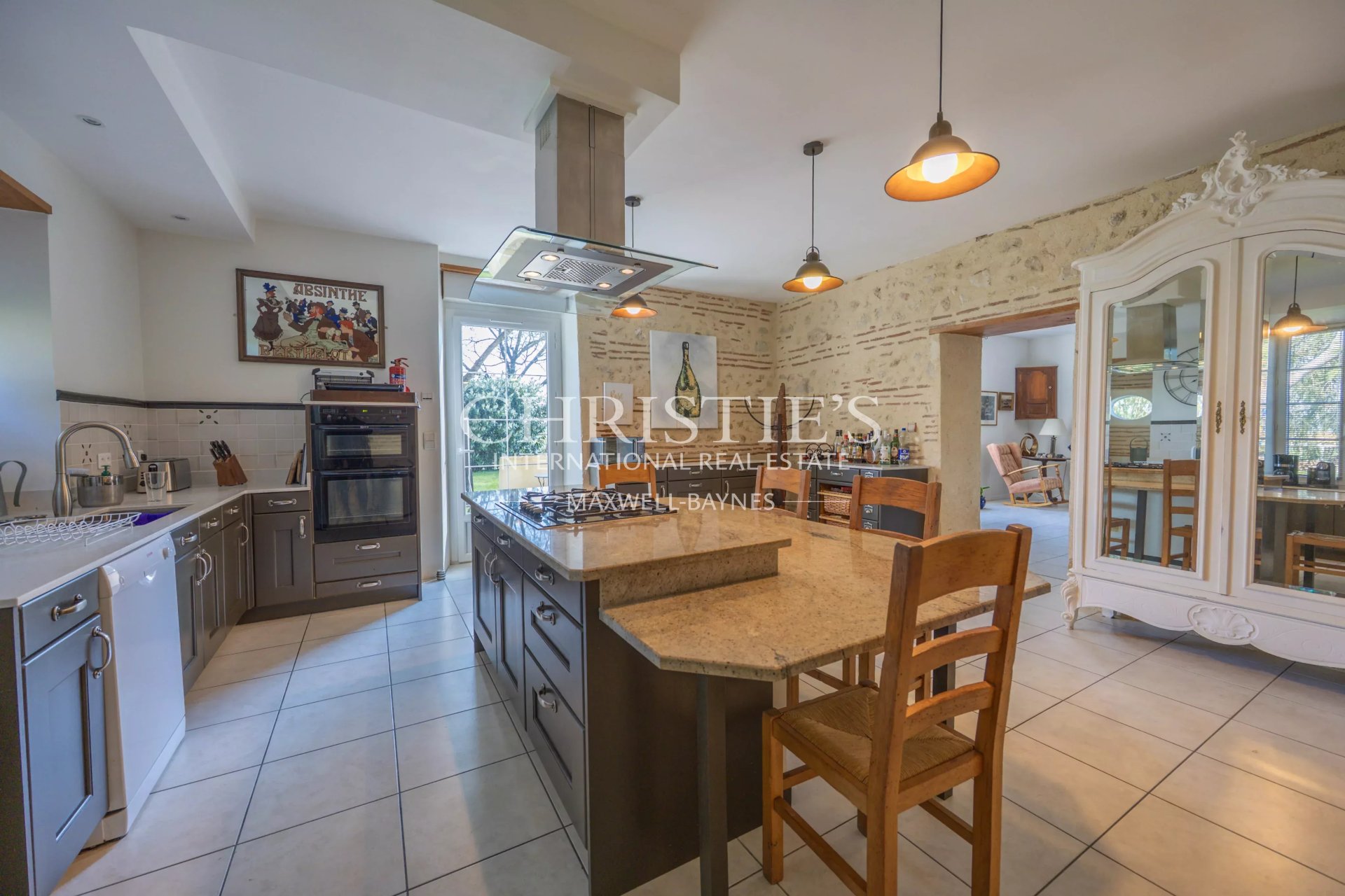 10 Bedroom Villa/Townhouse's Image 9