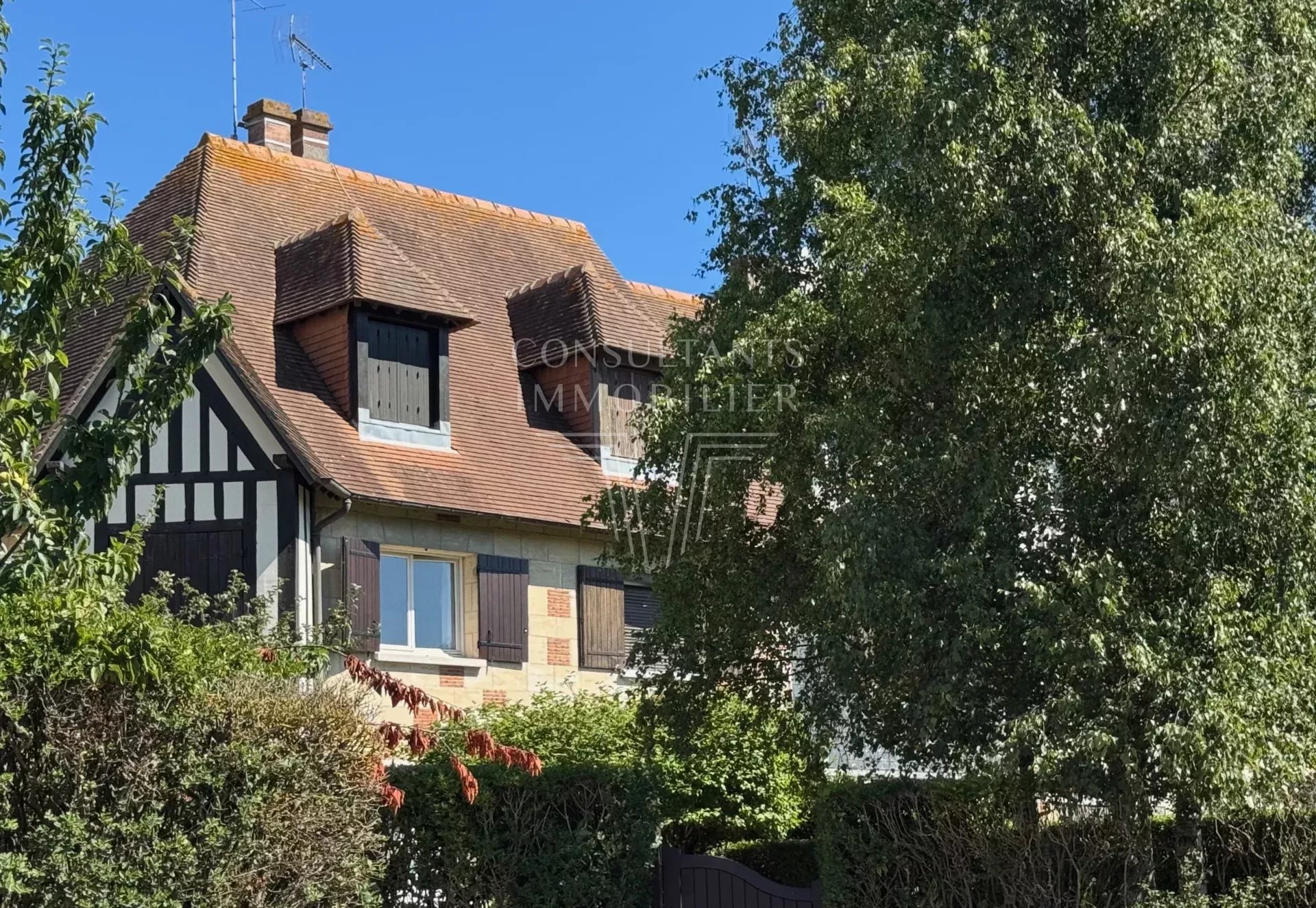 EXCLUSIVITE DEAUVILLE RESIDENTIEL - MAISON DE VILLE AVEC JARDIN