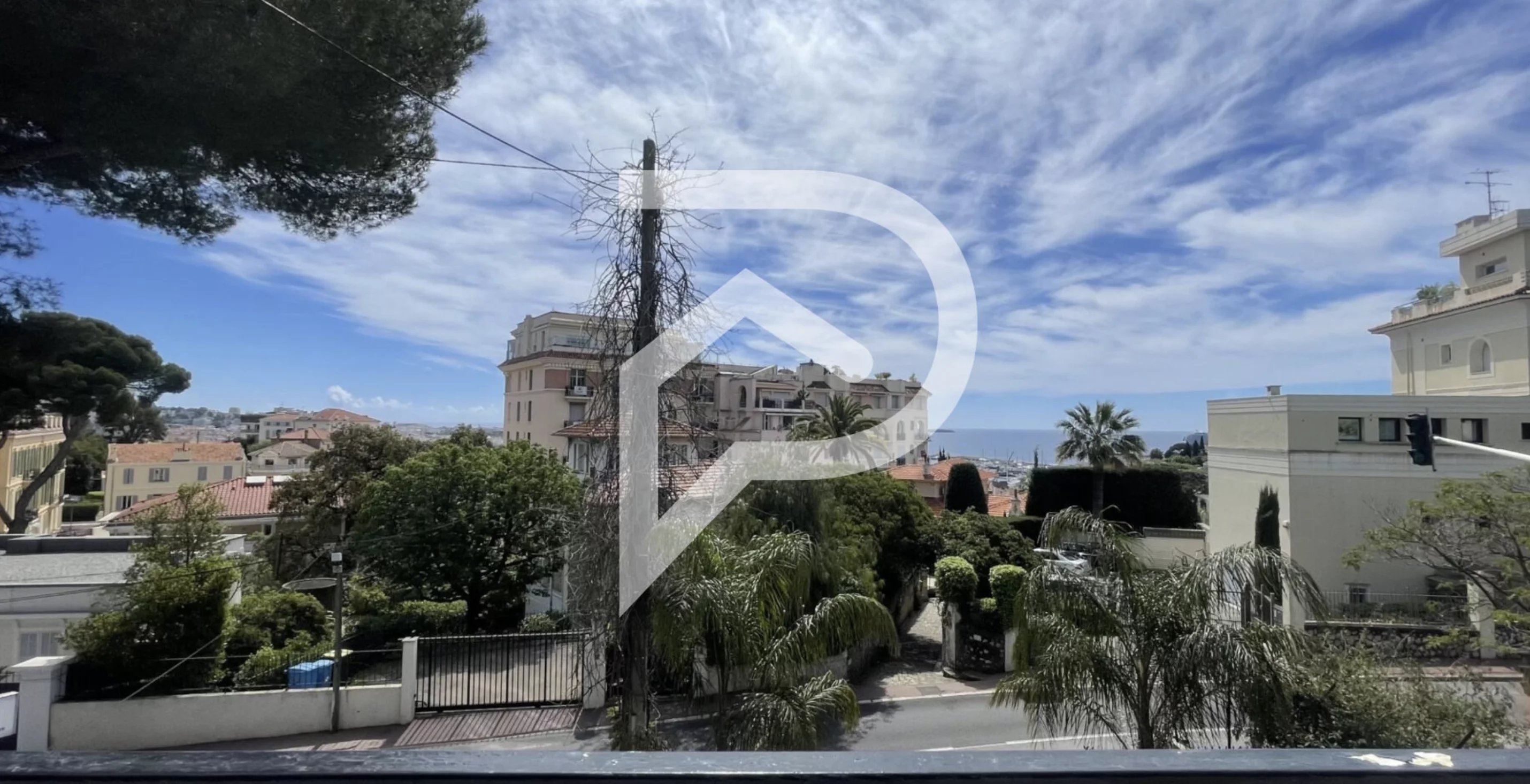 Coup de coeur : Villa contemporaine à Cannes 5 pièces de 208m2 - Toit terrasse - piscine - Vue mer