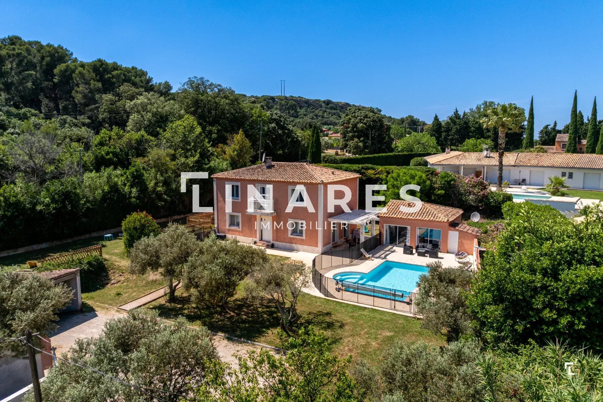 LA VILLA DE L’ÉTANG - Villa de 170m2 -  Jardin de 1760m2 - Dépendance - 13800 ISTRES