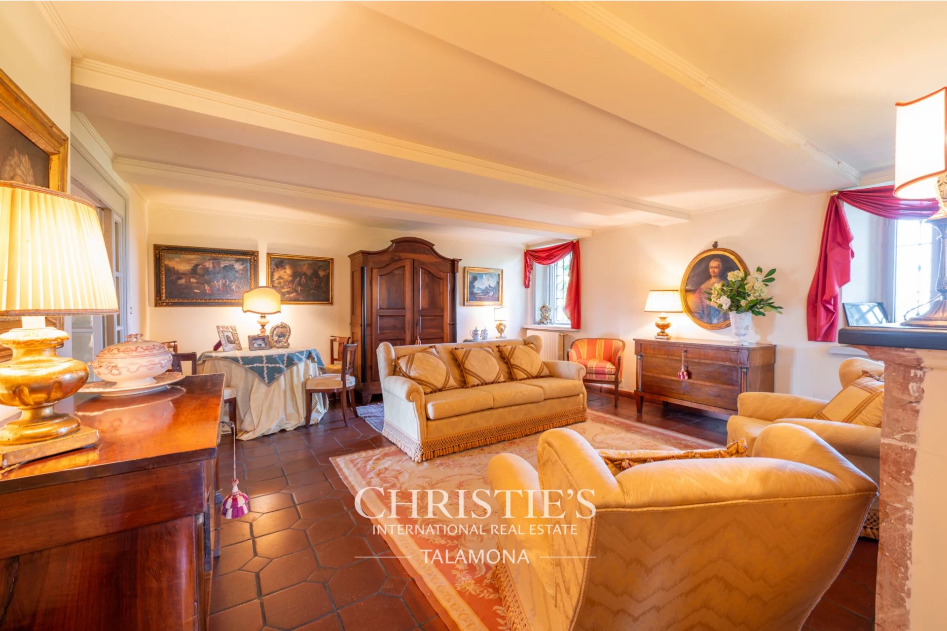 10 Bedroom Villa/Townhouse's Image 45