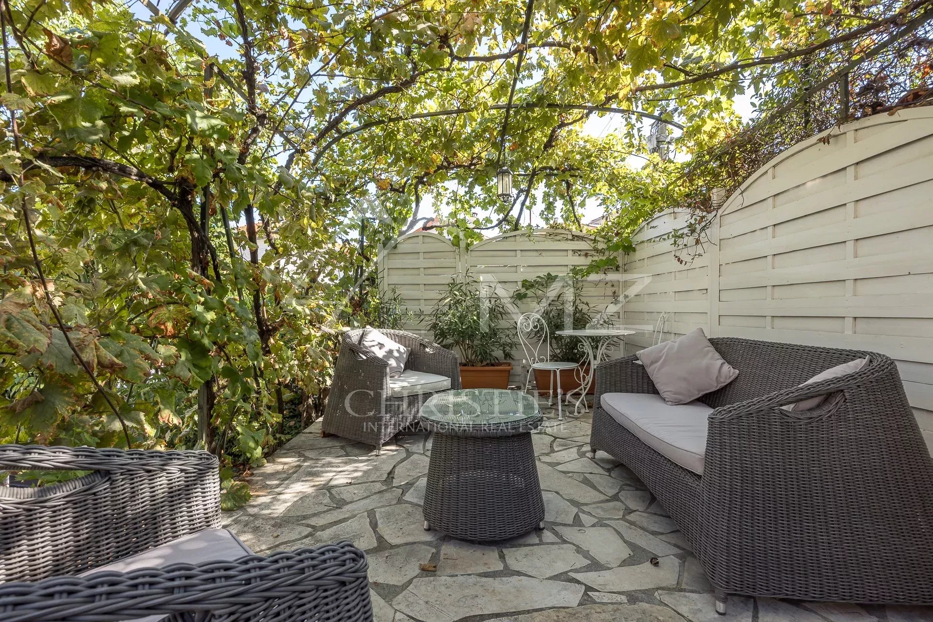 6 Bedroom Villa/Townhouse's Image 6