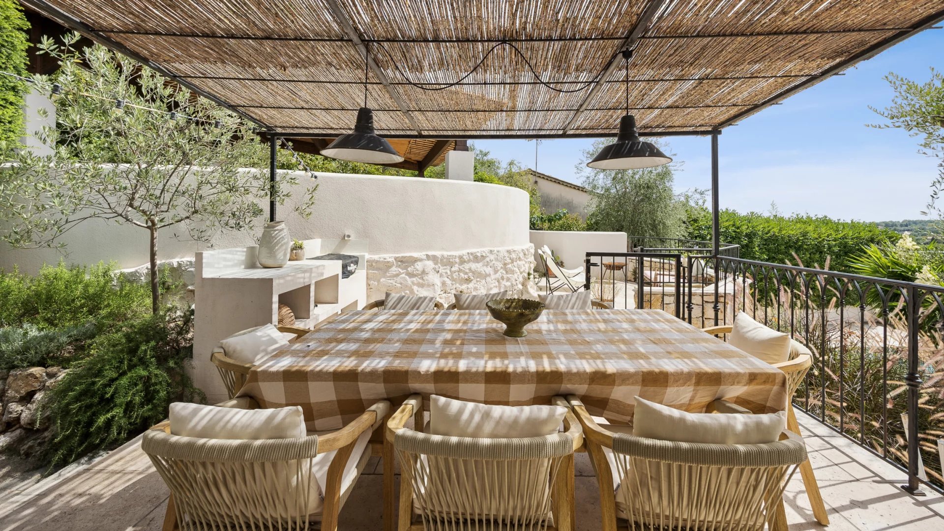 Le Rouret – A Mediterranean Haven in Absolute Tranquillity