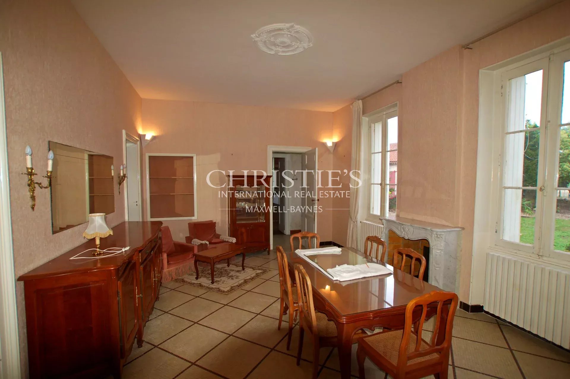 12 Bedroom Vineyard's Image 9