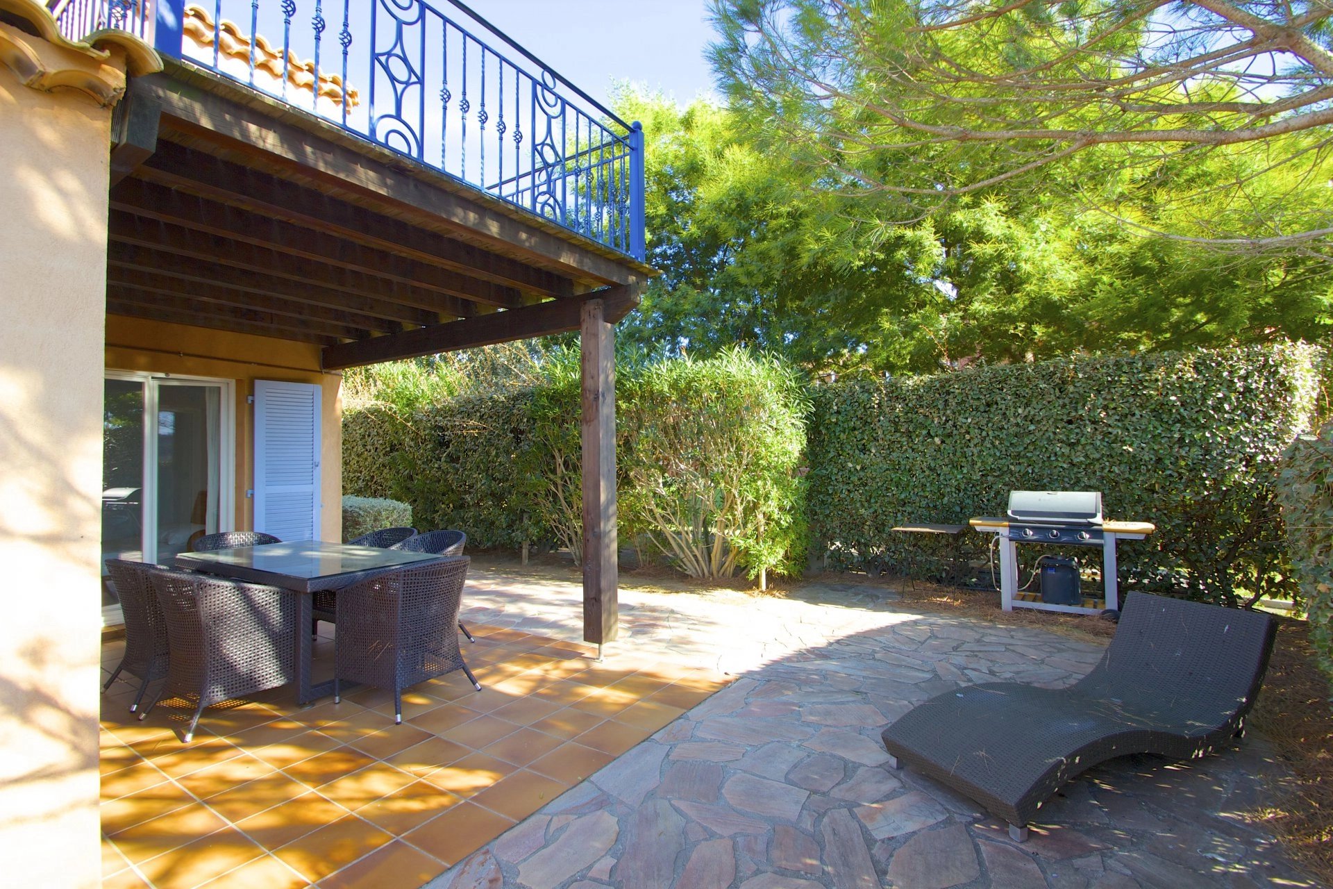 Roquebrune/s Argens, Villa -4 bedrooms -90m2- in luxury domaine, with pool & tennis