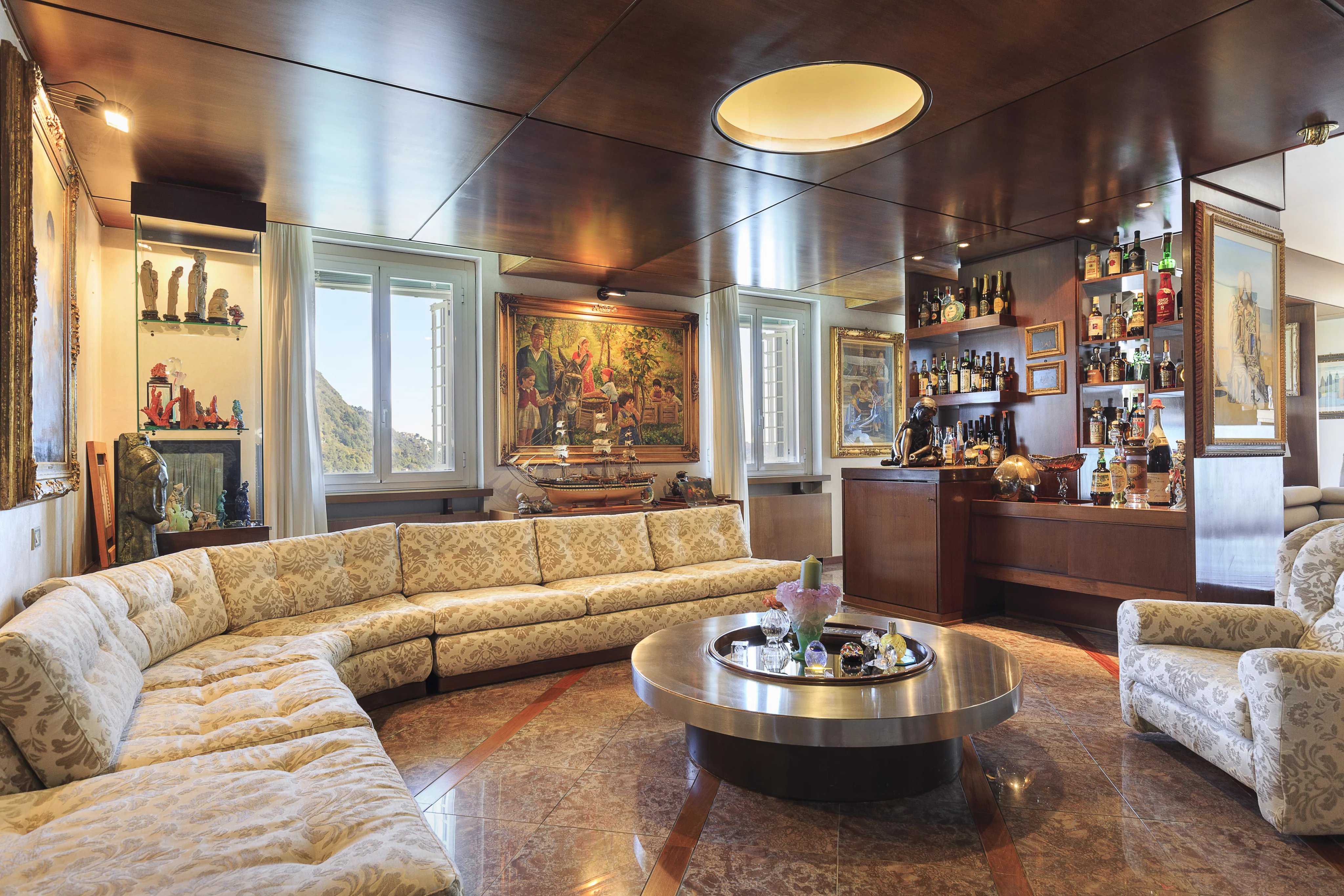 Multi-room apartment in prestigious building, with swimming pool, Lake Como - picture 26 title=