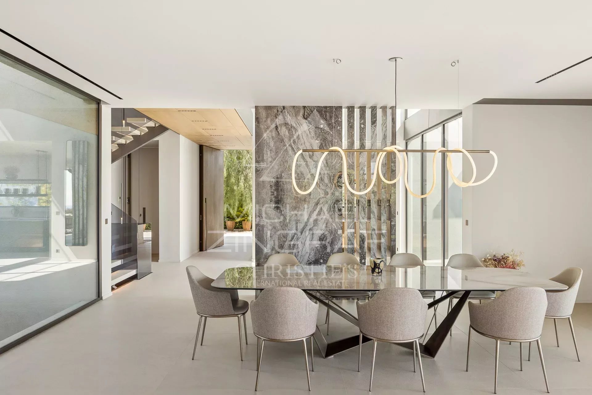 5 Bedroom Villa/Townhouse's Image 3