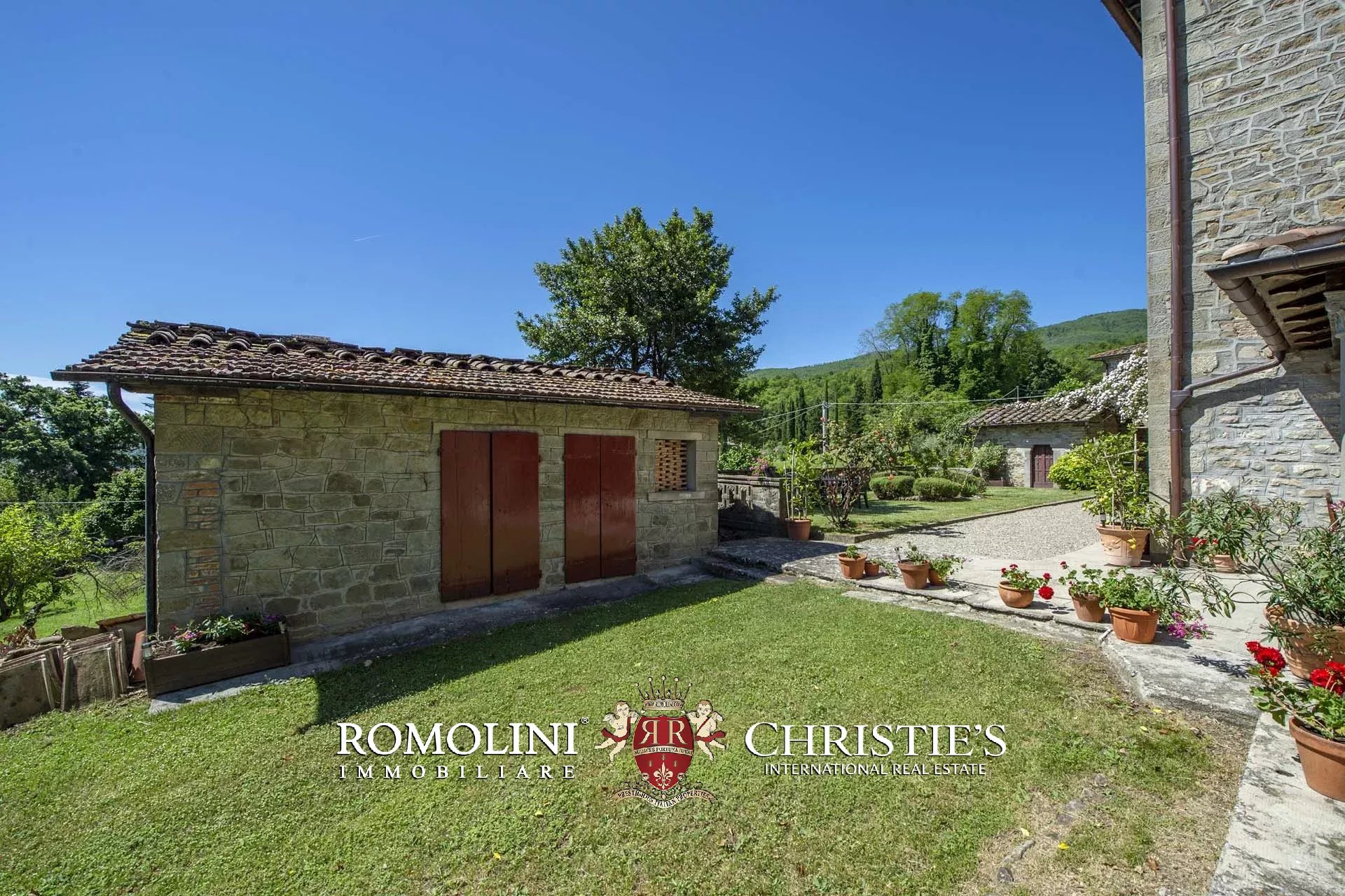 MANOR HOUSE FOR SALE IN CAPRESE MICHELANGELO, TUSCANY