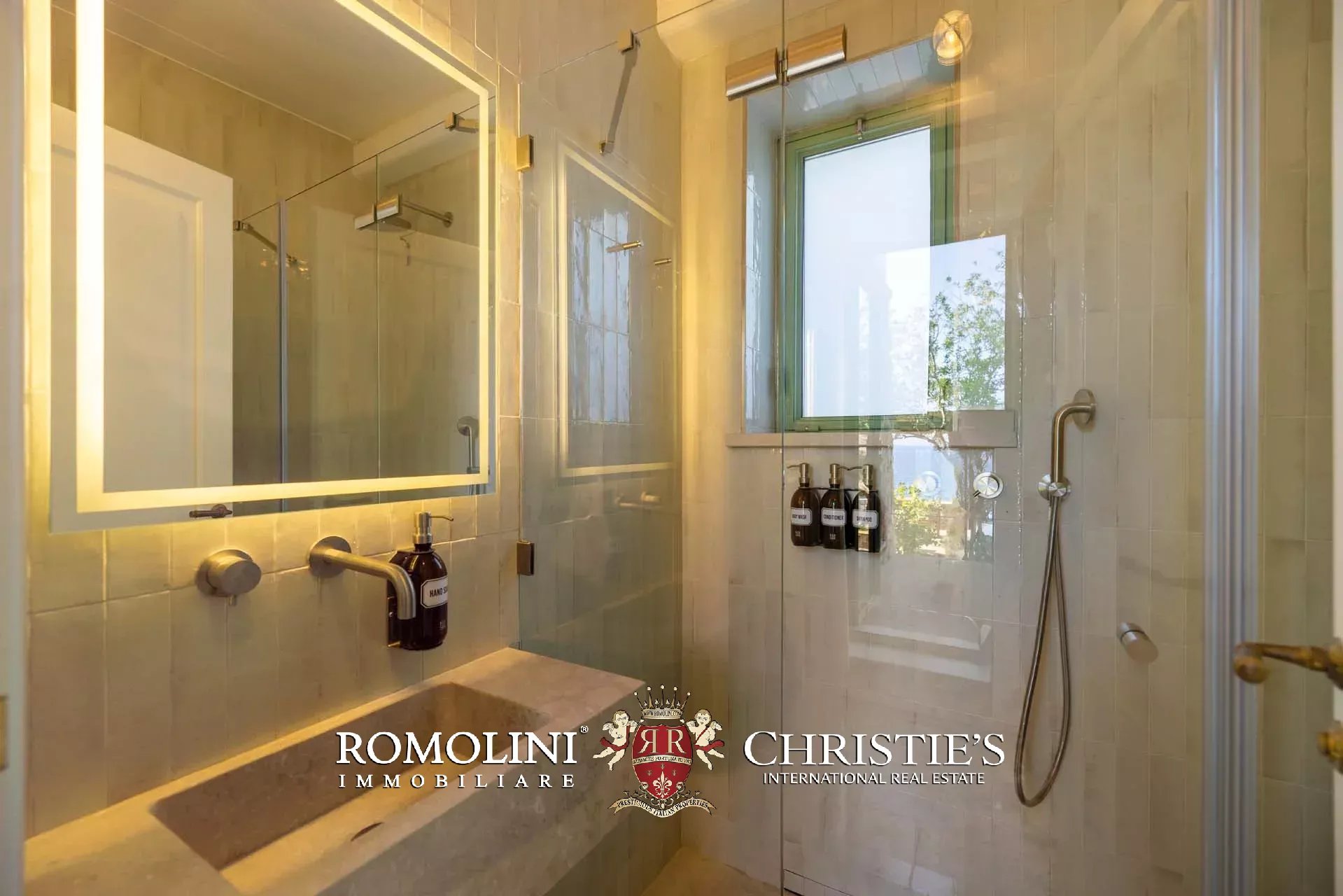 8 Bedroom Villa/Townhouse's Image 119