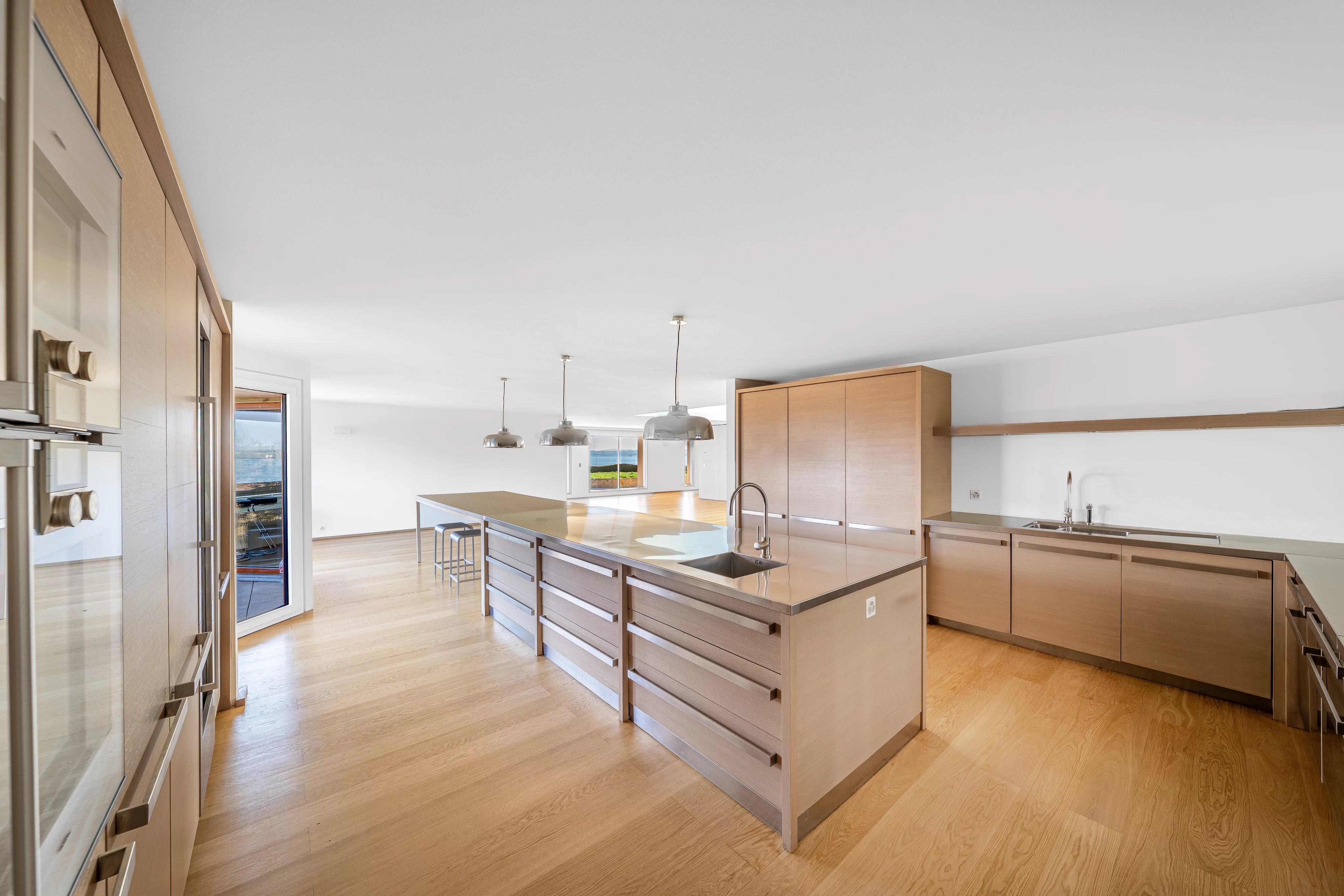 PENTHOUSE with exceptional lake view