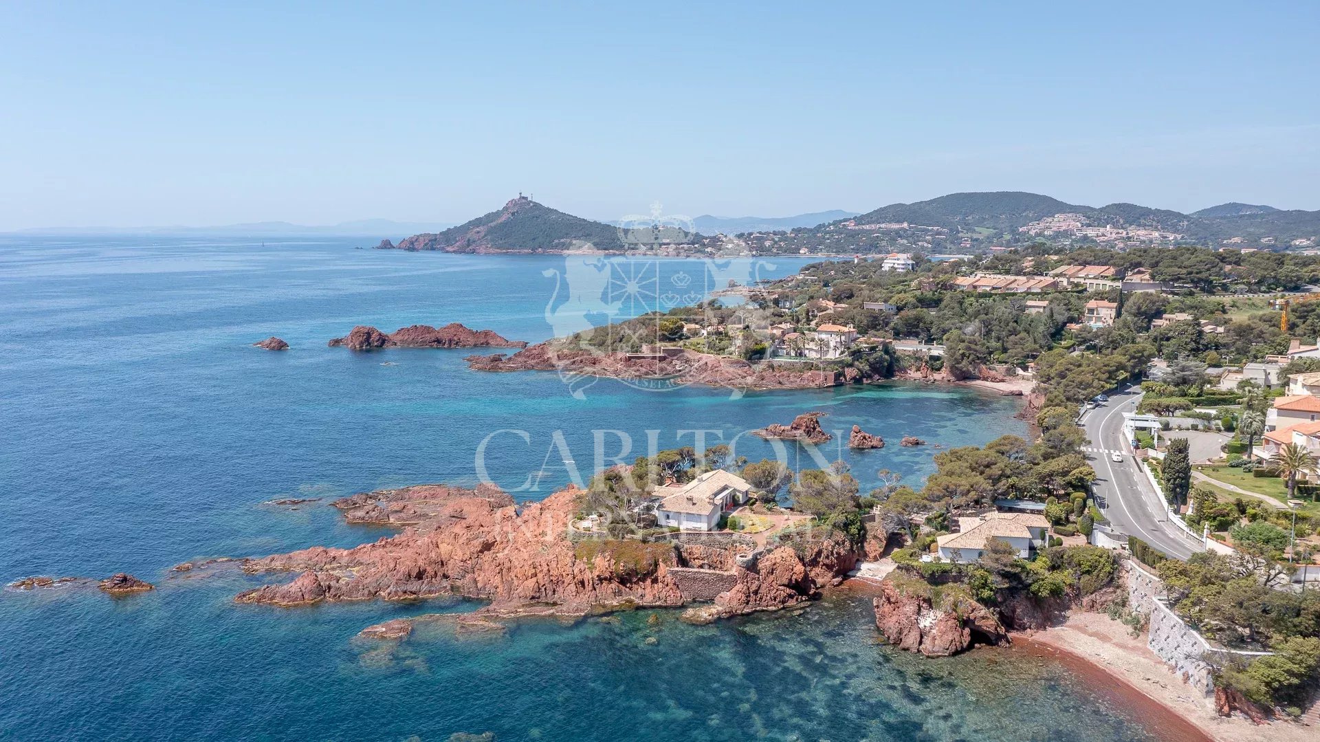 Propriété d’exception offrant deux accès privés à la mer méditerannée