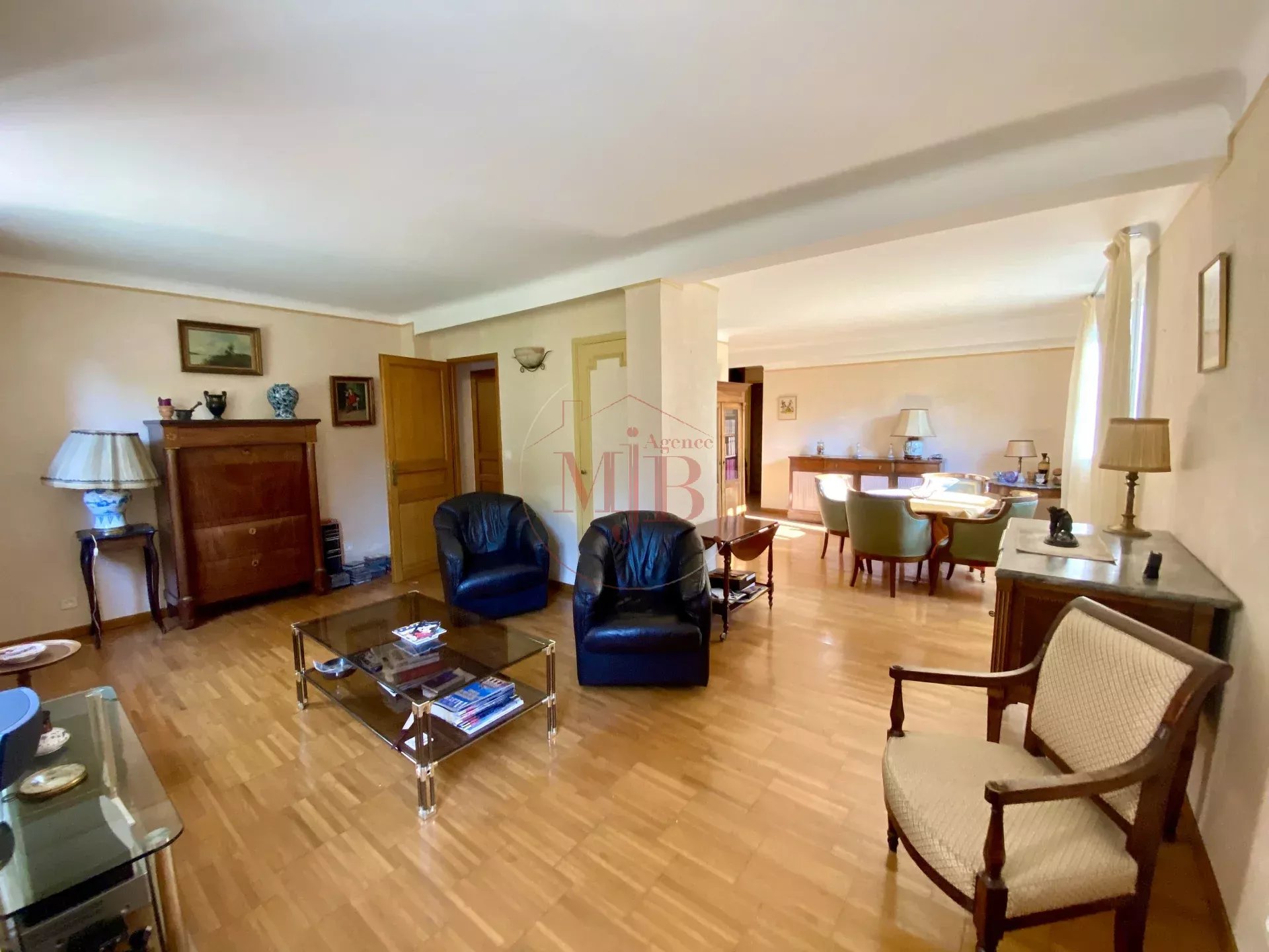 Agence immobilière de 