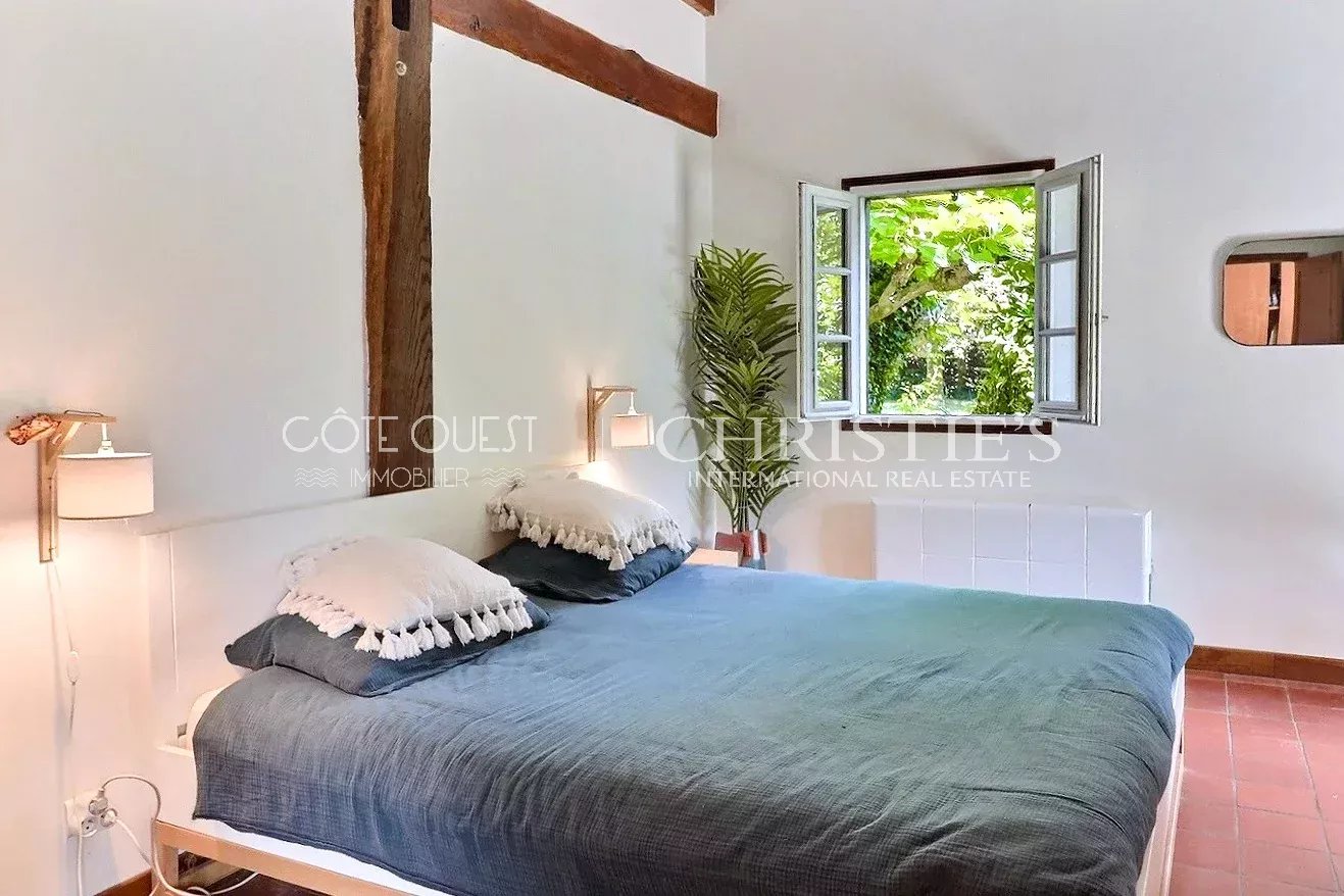 6 Bedroom Villa/Townhouse's Image 4