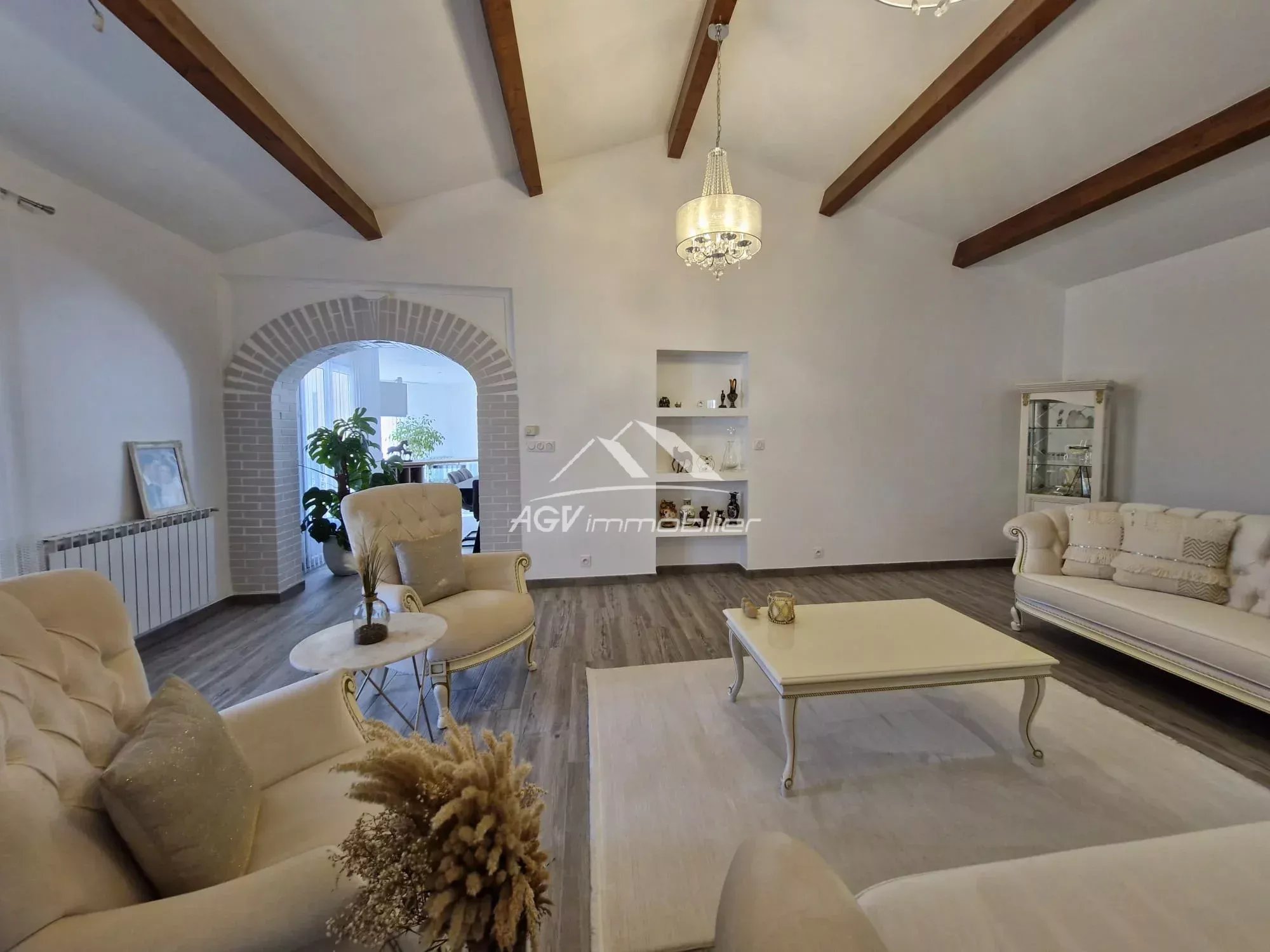 A Alès, maison 165 m², avec piscine garage, abris voiture et terrain de pétanque sur 1161 m² de terrain