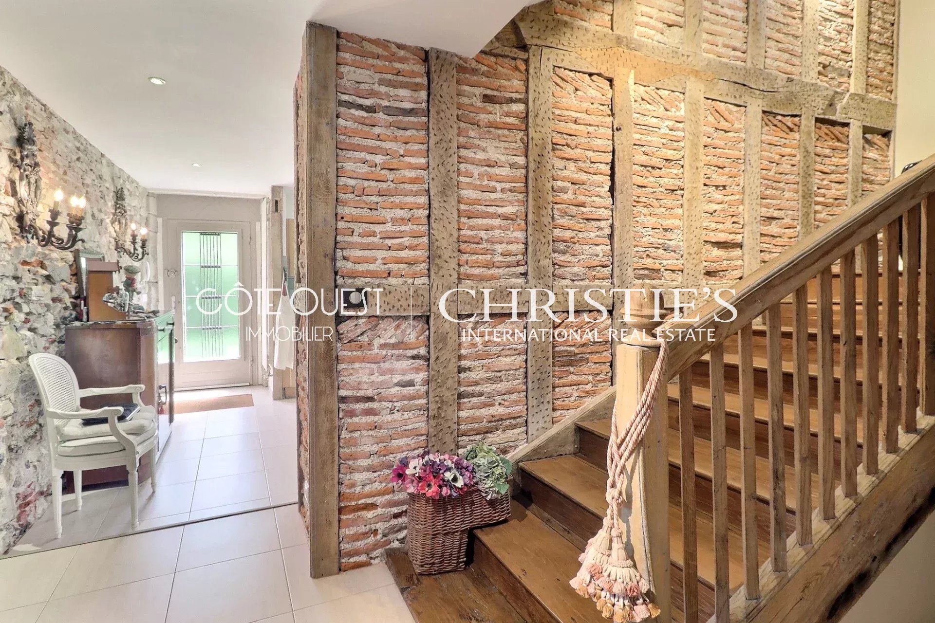 5 Bedroom Villa/Townhouse's Image 9