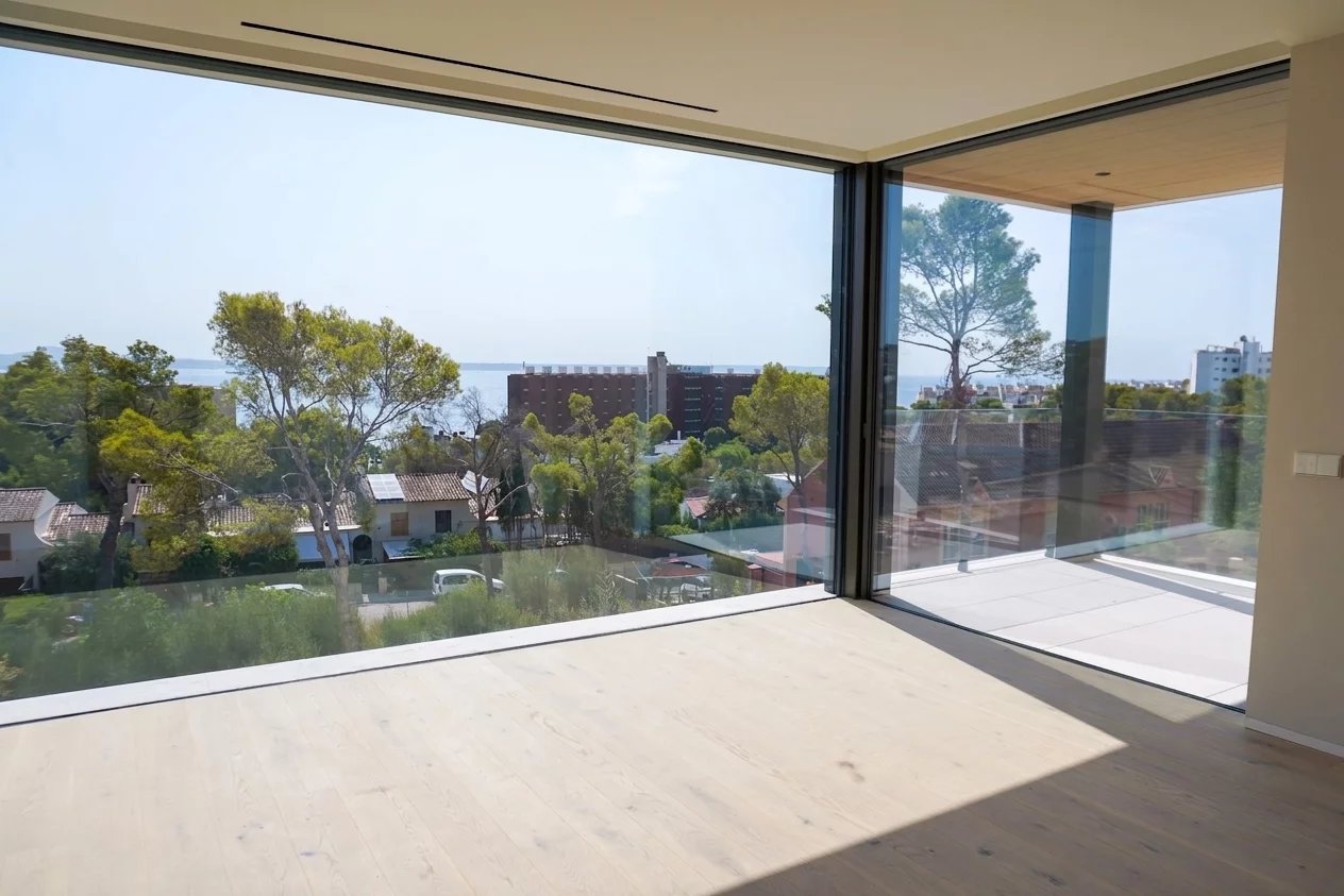 New luxury villa with sea views