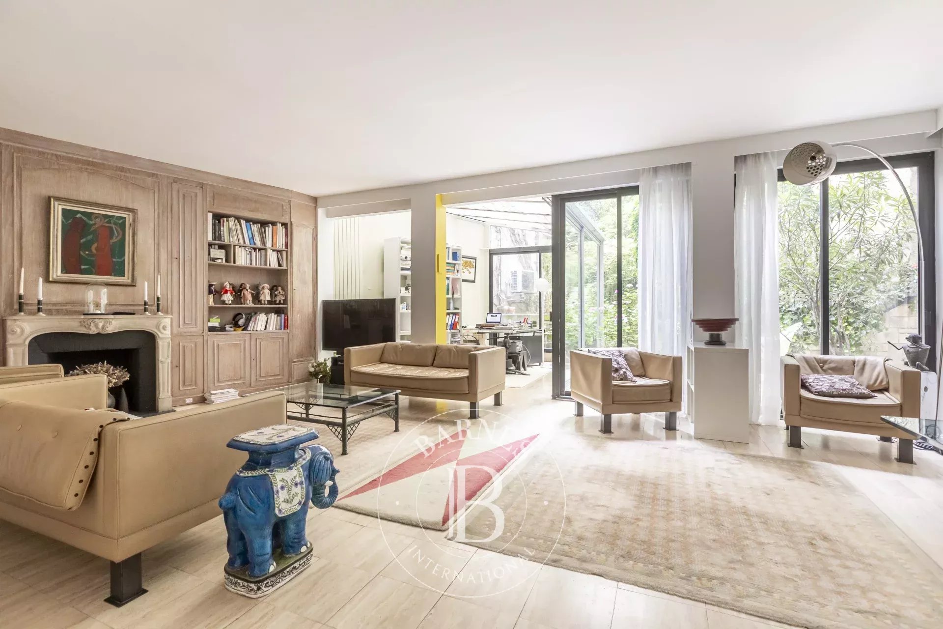 Paris 8eme - Apartment to be completely renovated with exclusive use of garden.
