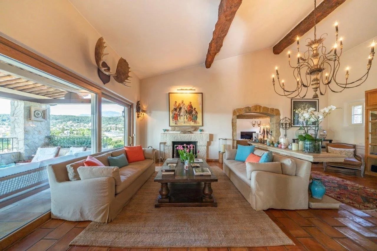  Image of Villa - 6 Bedrooms for Sale in Alpes-Maritimes-Saint-Paul-de-Vence-France, Image 9