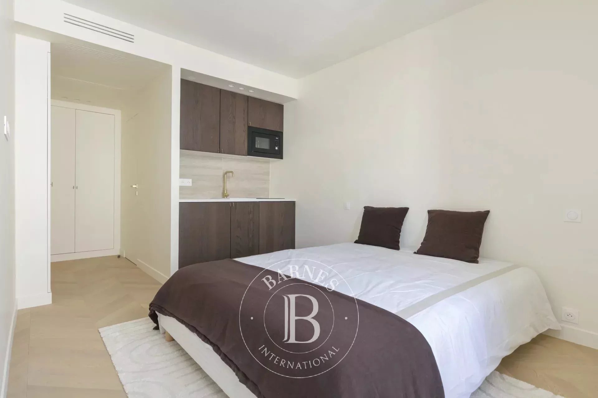 Studio Paris 75008