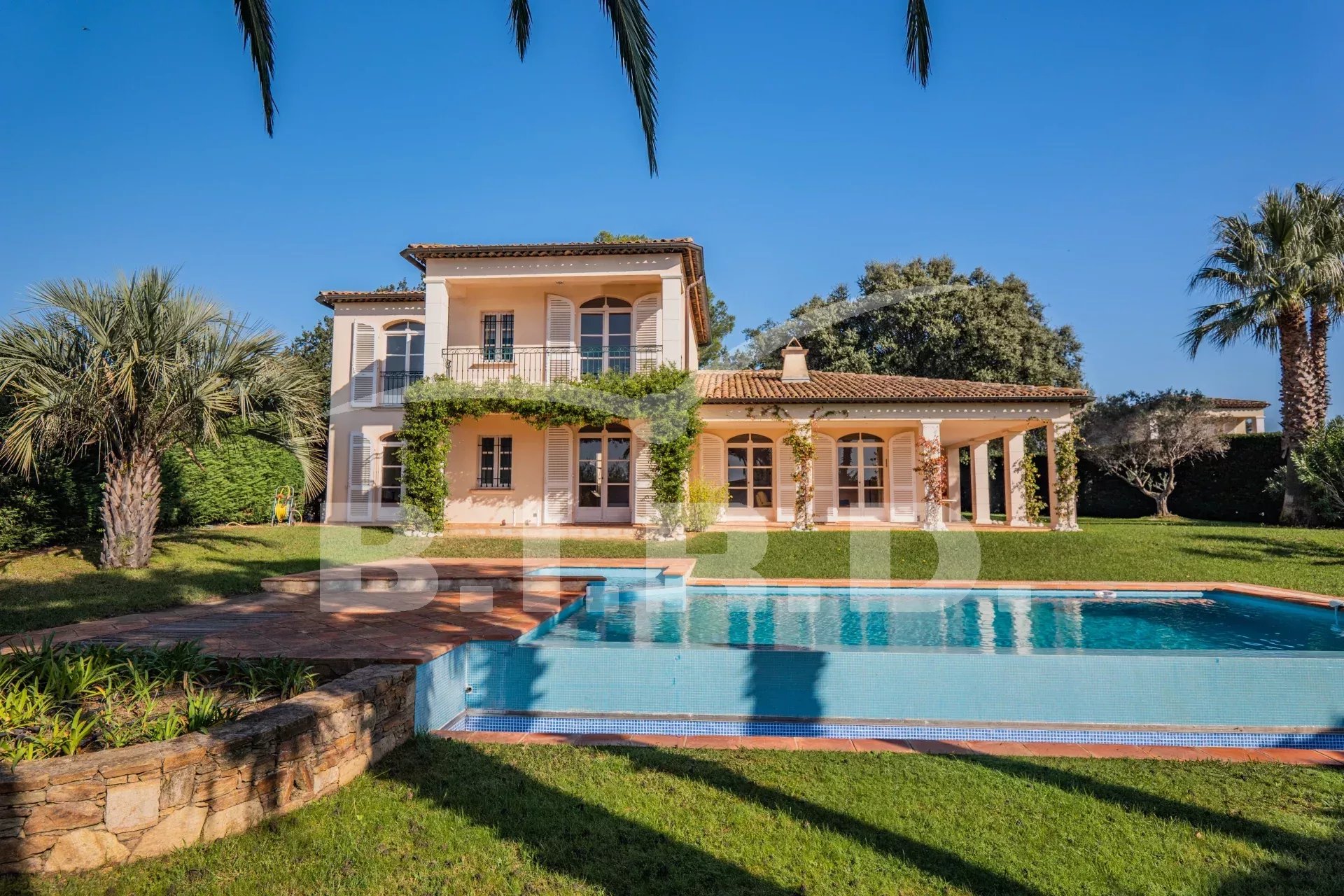 Grimaud: Belle bastide provençale à 400m de la mer