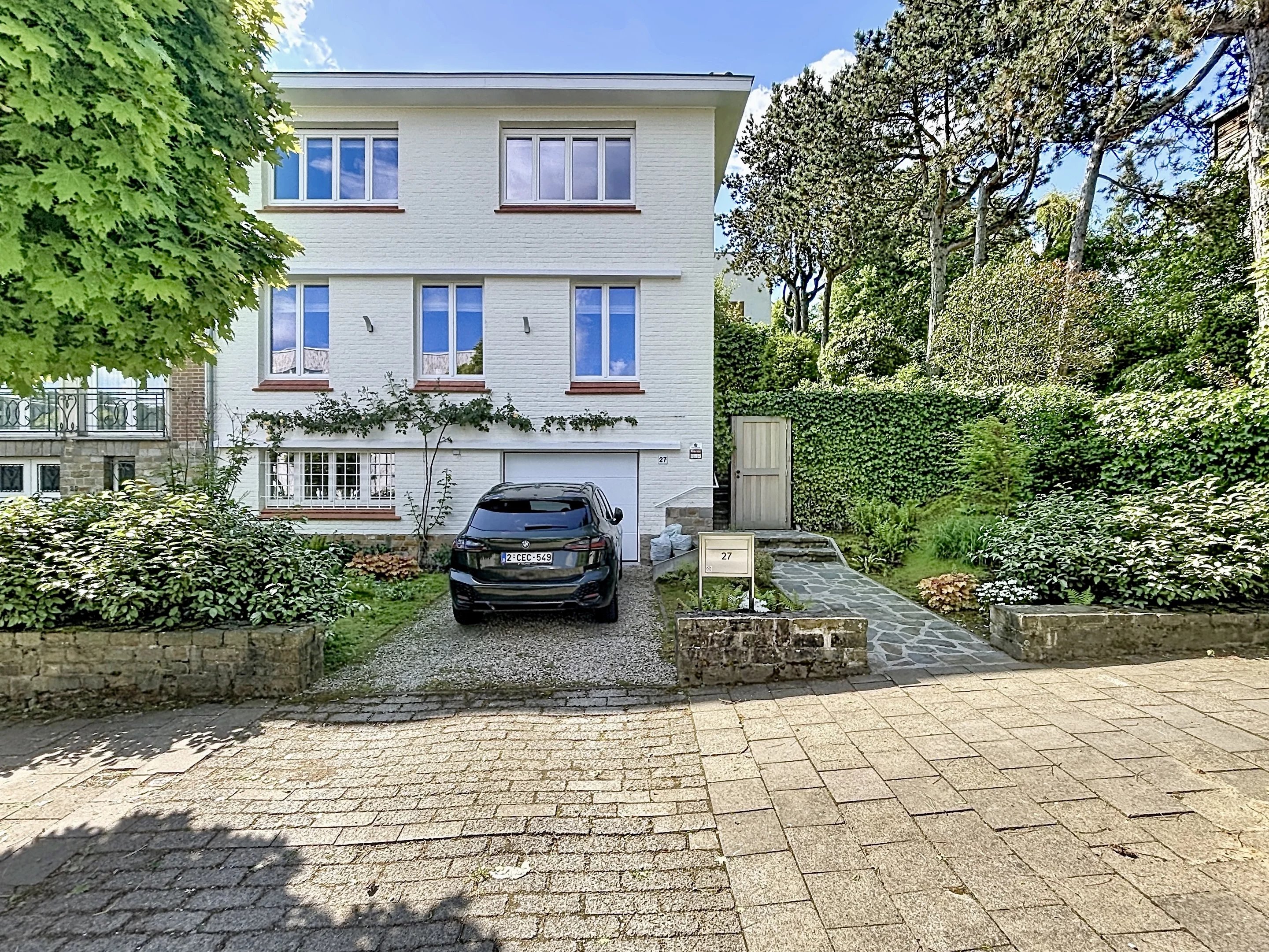 Observatory Neighborhood, a 3-facade house fully renovated on a 350m2 south-facing plot.