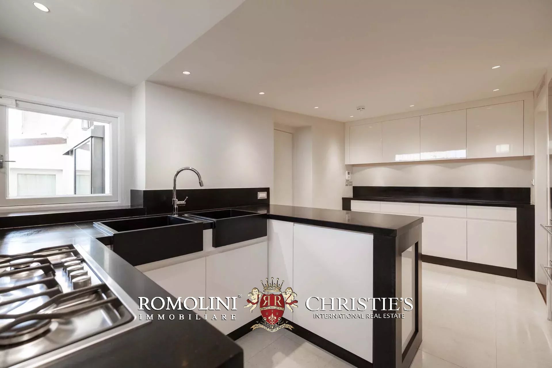 16 Bedroom Villa/Townhouse's Image 31