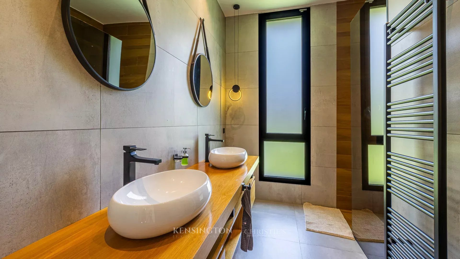 8 Bedroom Villa/Townhouse's Image 68
