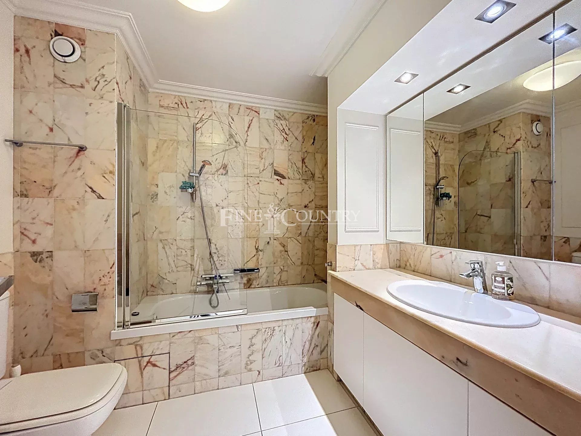 Photo of Apartment 3 bedrooms for sale in Cannes Palm Beach