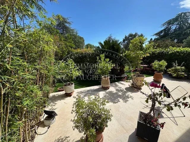 SALE HAUTS DE VAUGRENIER APARTMENT 3 ROOMS 780 000.-€