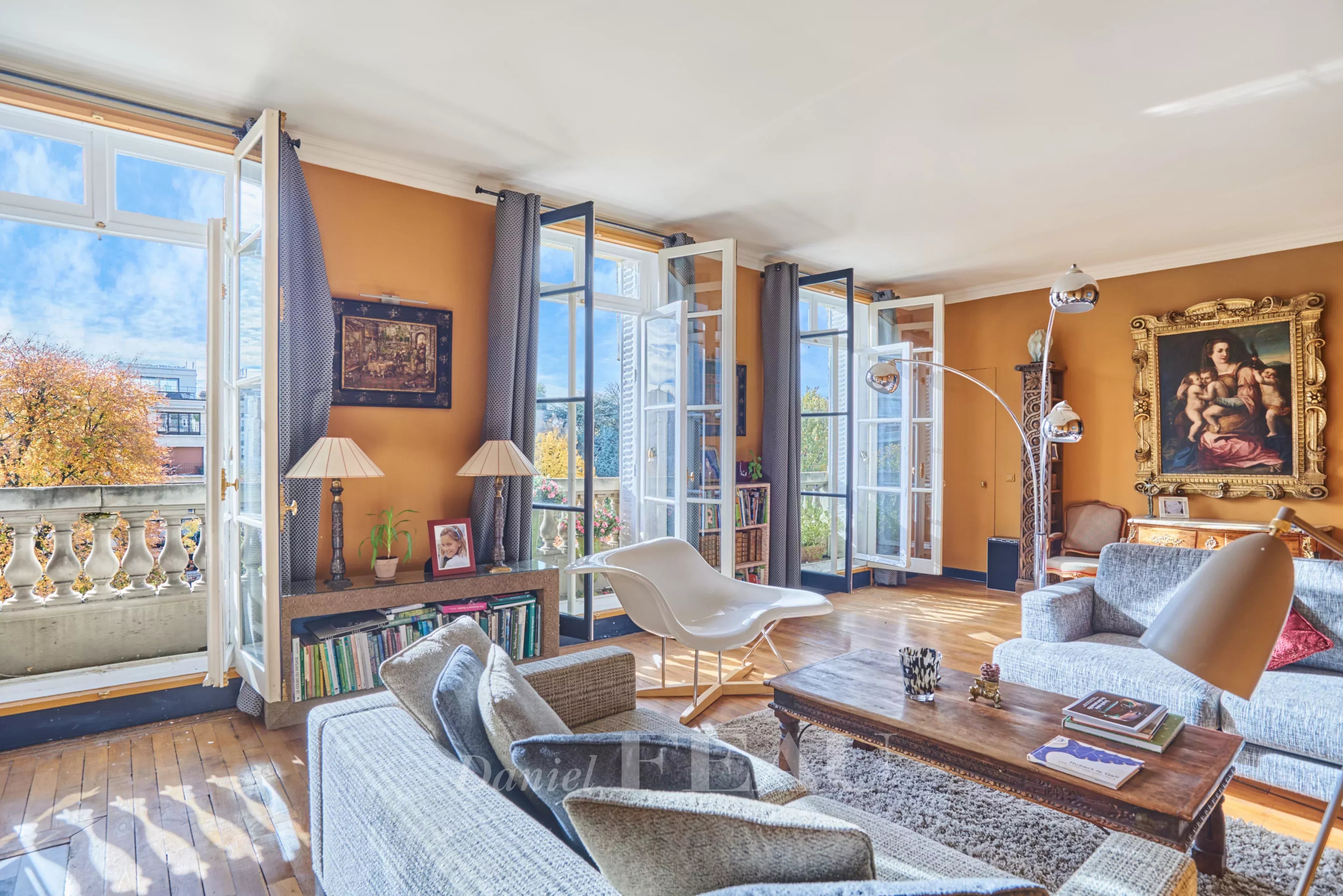 Paris XVIe - Ranelagh - Sur un Square arboré - Charme de l'ancien, vues dégagées