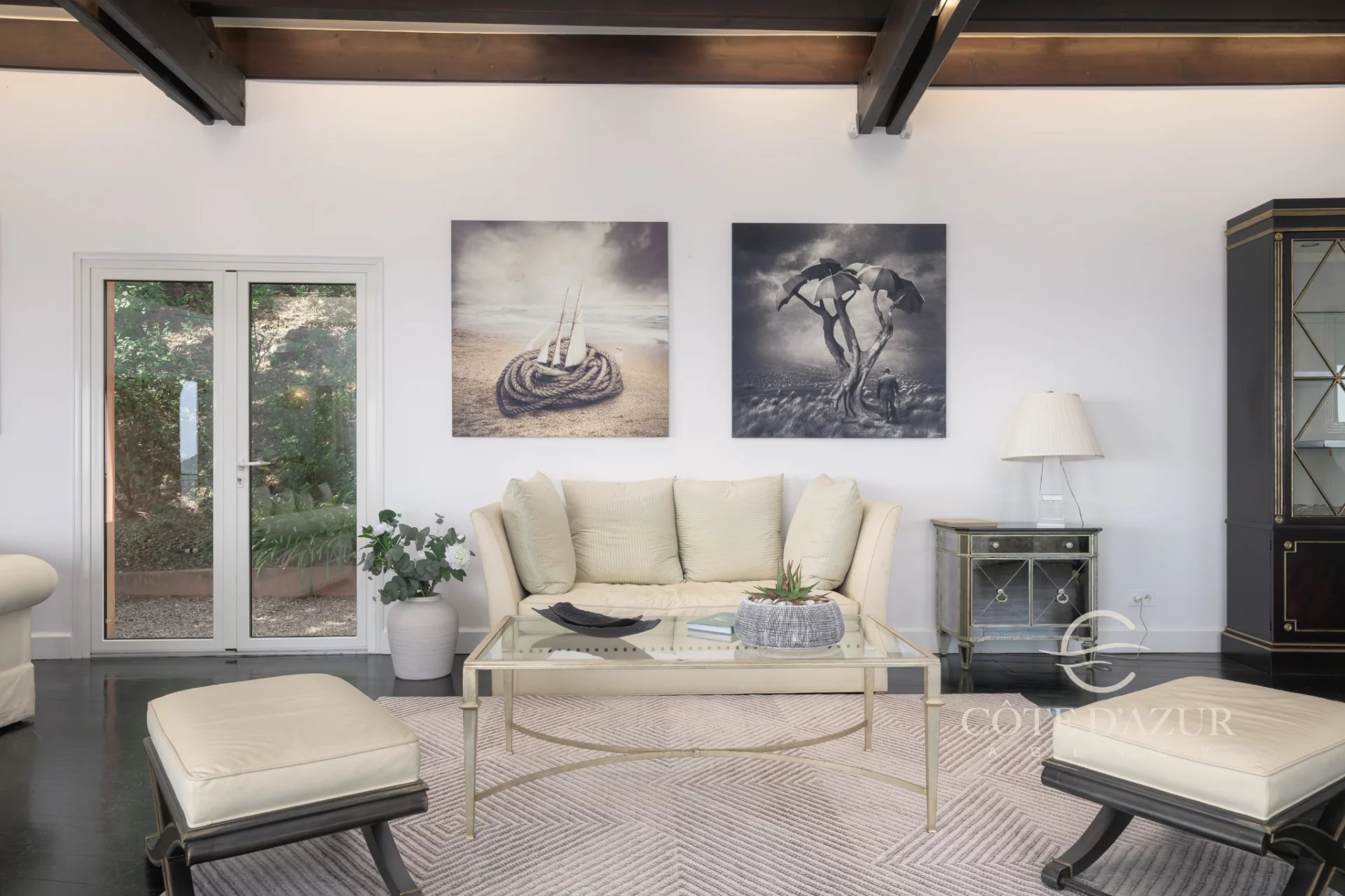Exceptional property with panoramic sea views 9