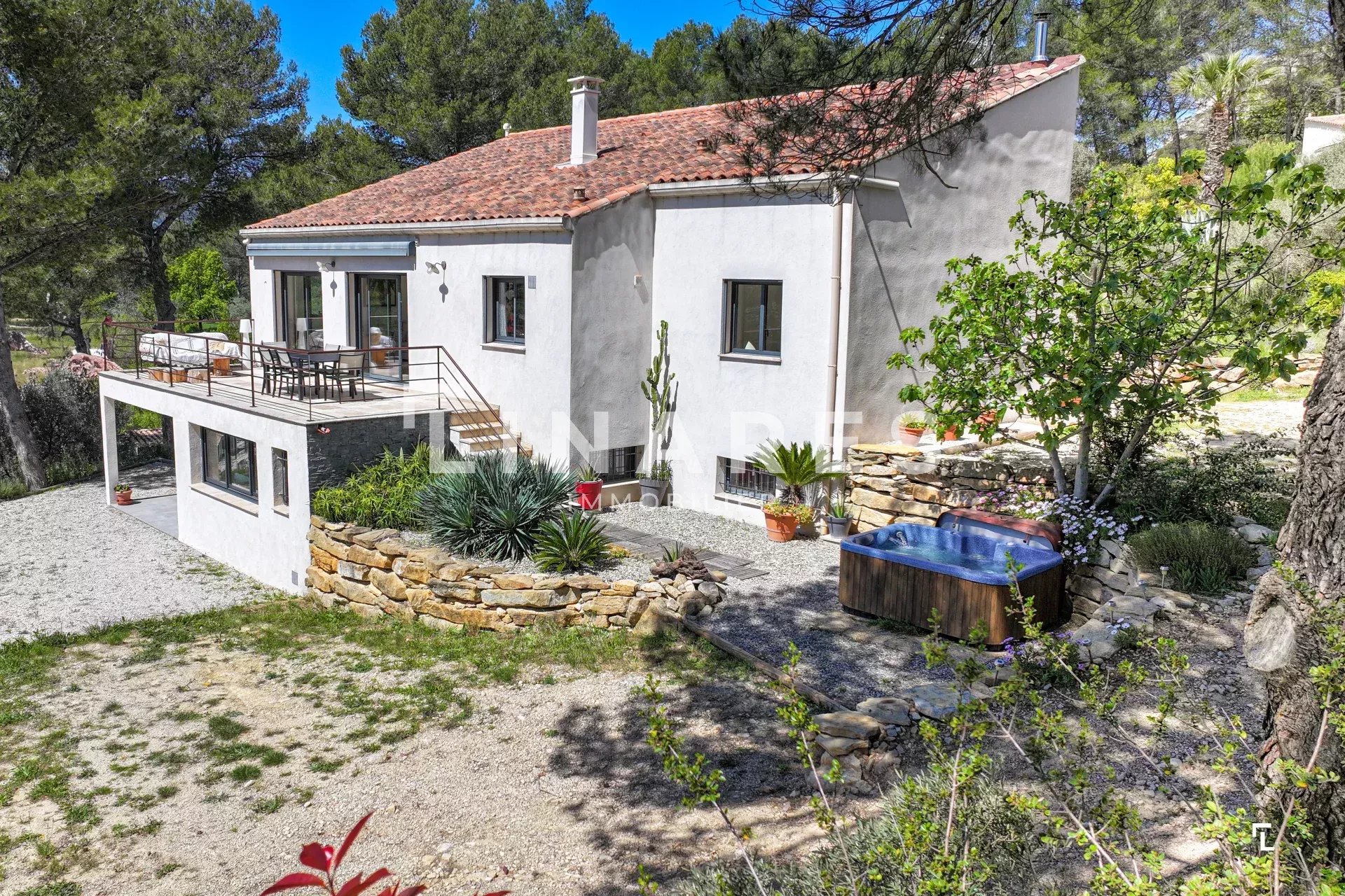 LA DOMINANTE - Villa T6 de 215m² - Terrain 4000m² - 13720 LA BOUILLADISSE