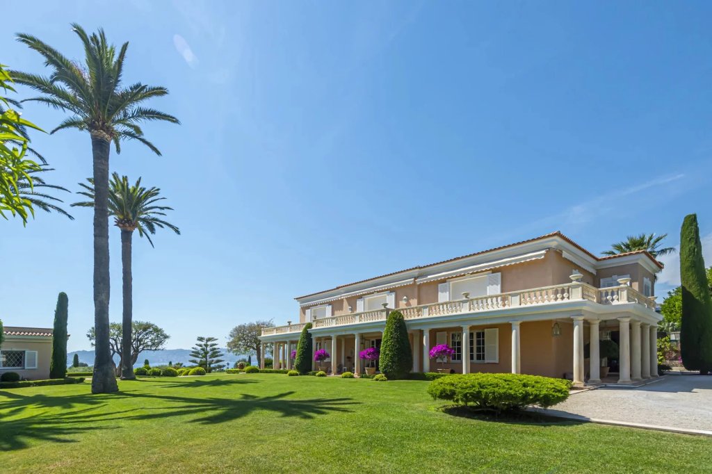 Villa for sale in Antibes — Luxury Villa Antibes: Rare Sea View Family Estate in Cap d'Antibes