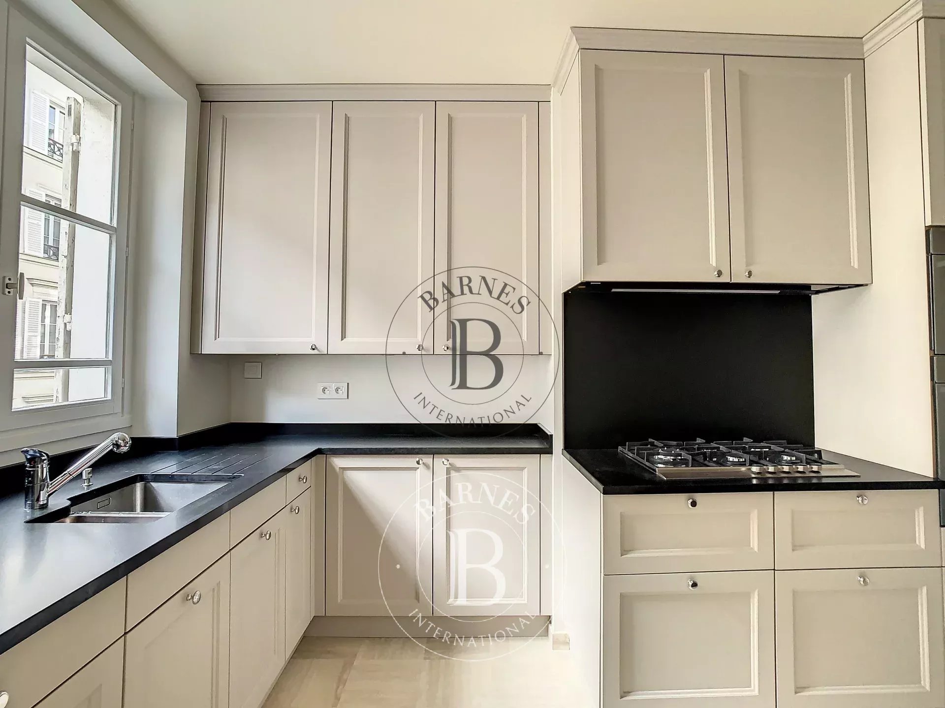 Daire Paris 8ème - picture 5