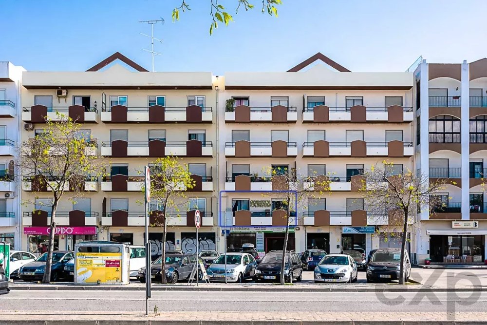 Apartamento T2 em Olhão com varanda e terraço coberto | Excelente localização
