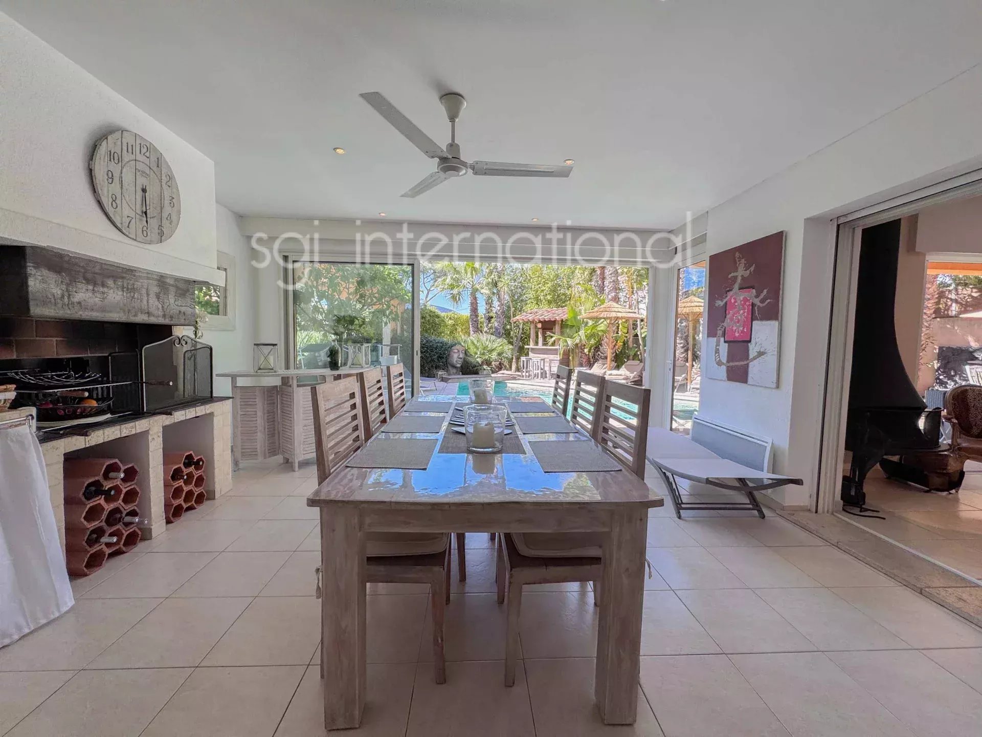 Sainte-Maxime: magnificent villa 1.5km from the town center.