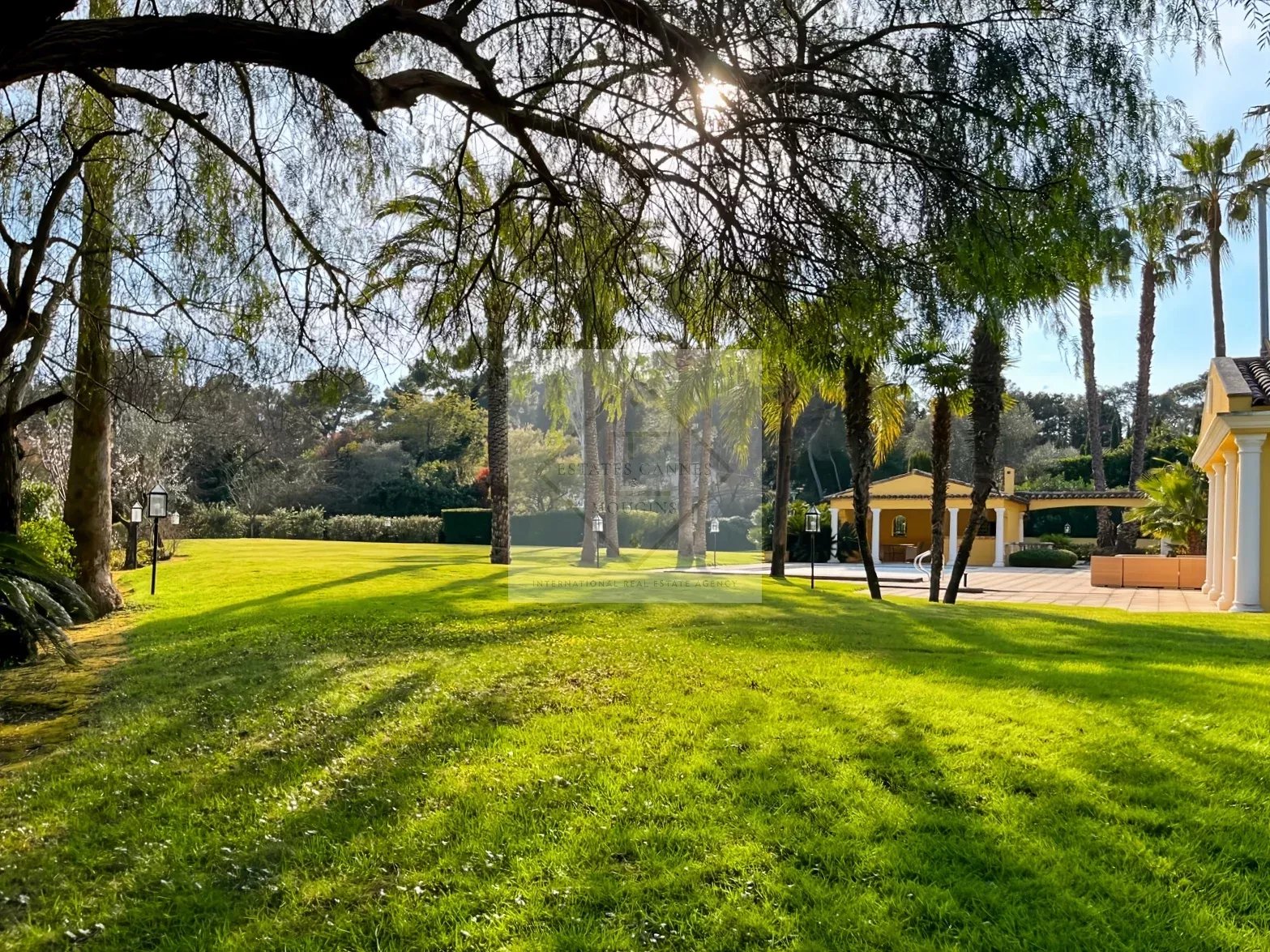 MOUGINS — VILLA D’EXCEPTION À LOUER À L’ANNÉE — photo 6