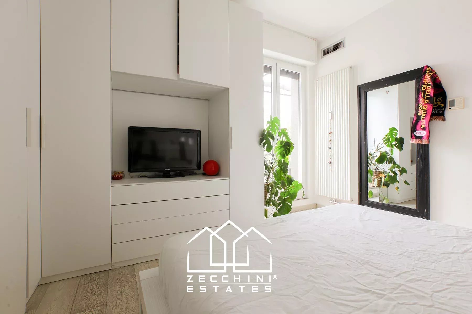 Pleasant one-bedroom with large terrace.