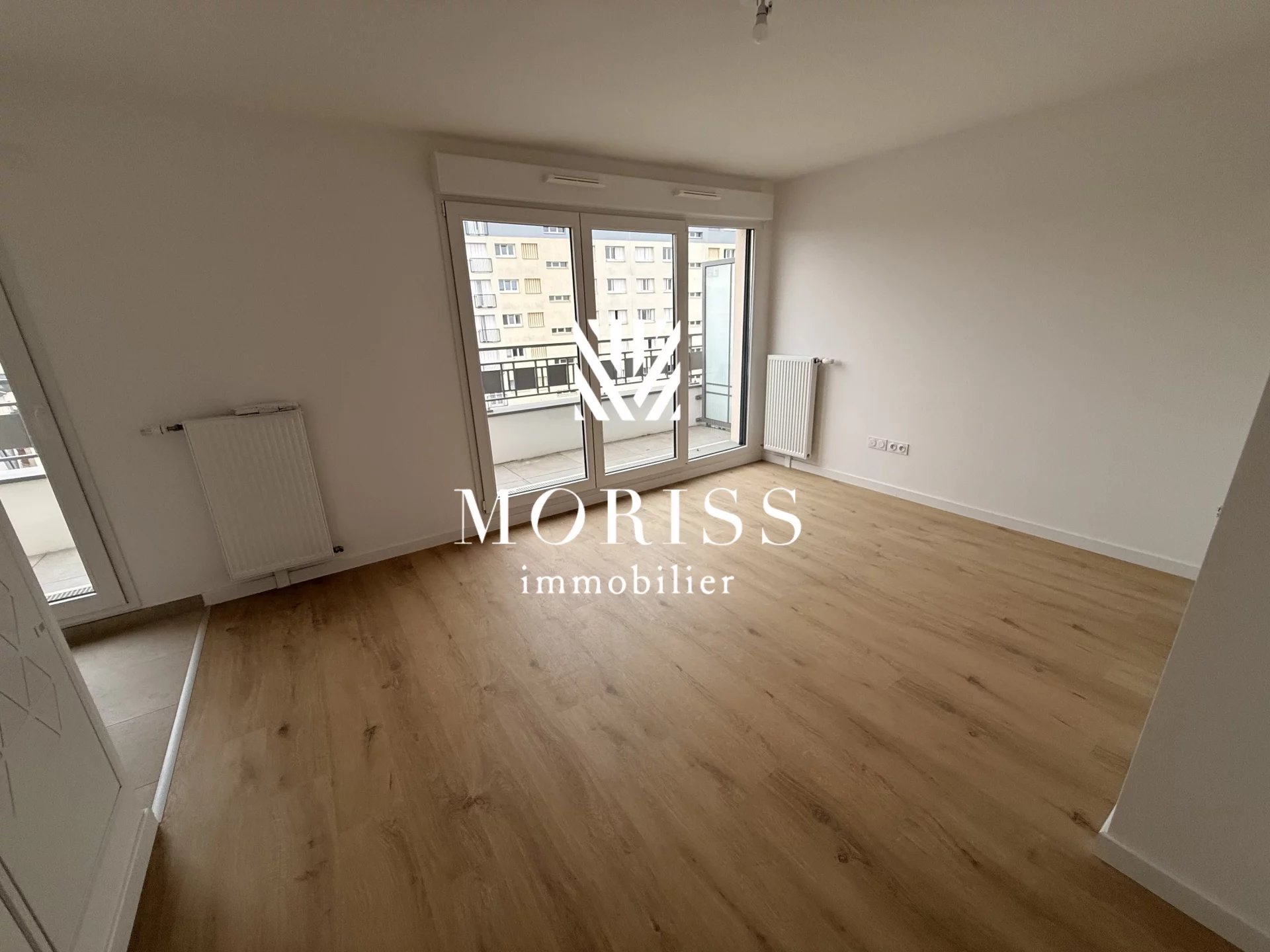 GAGNY - STUDIO EN LOCATION NUE de 27m2 + 24m2 DE TERRASSE - Image Array