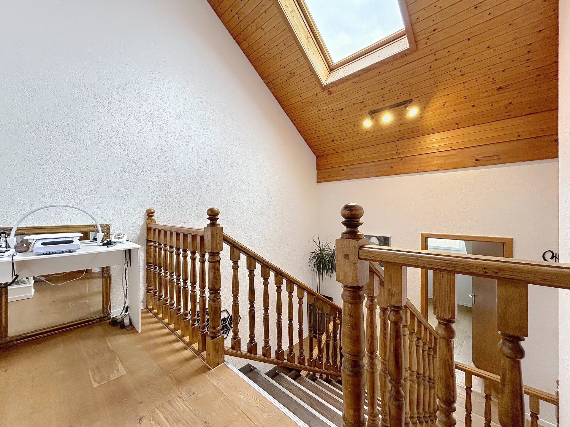 Maison lumineuse avec vue lac et alpes