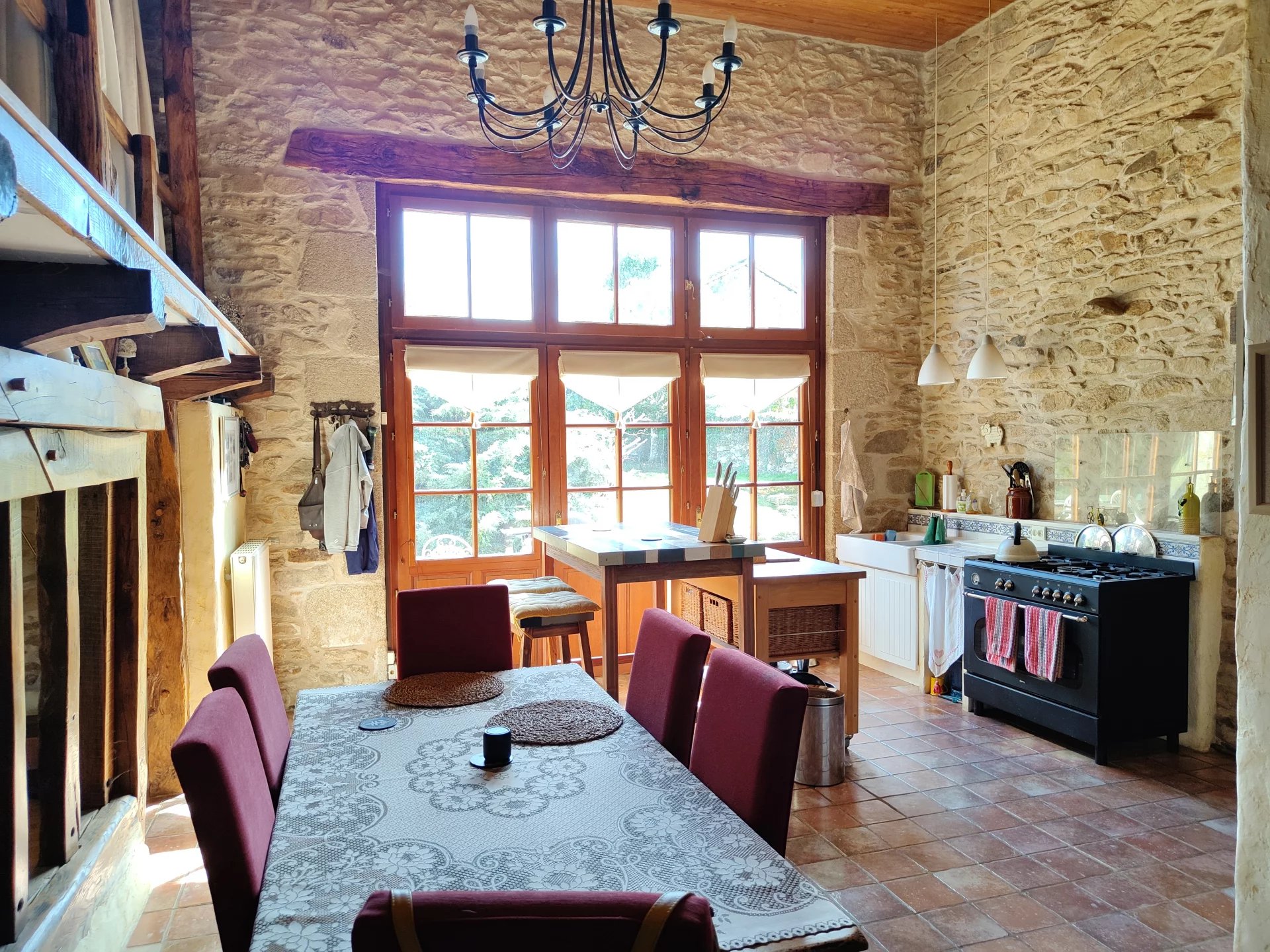 House in Pensol - Image 3