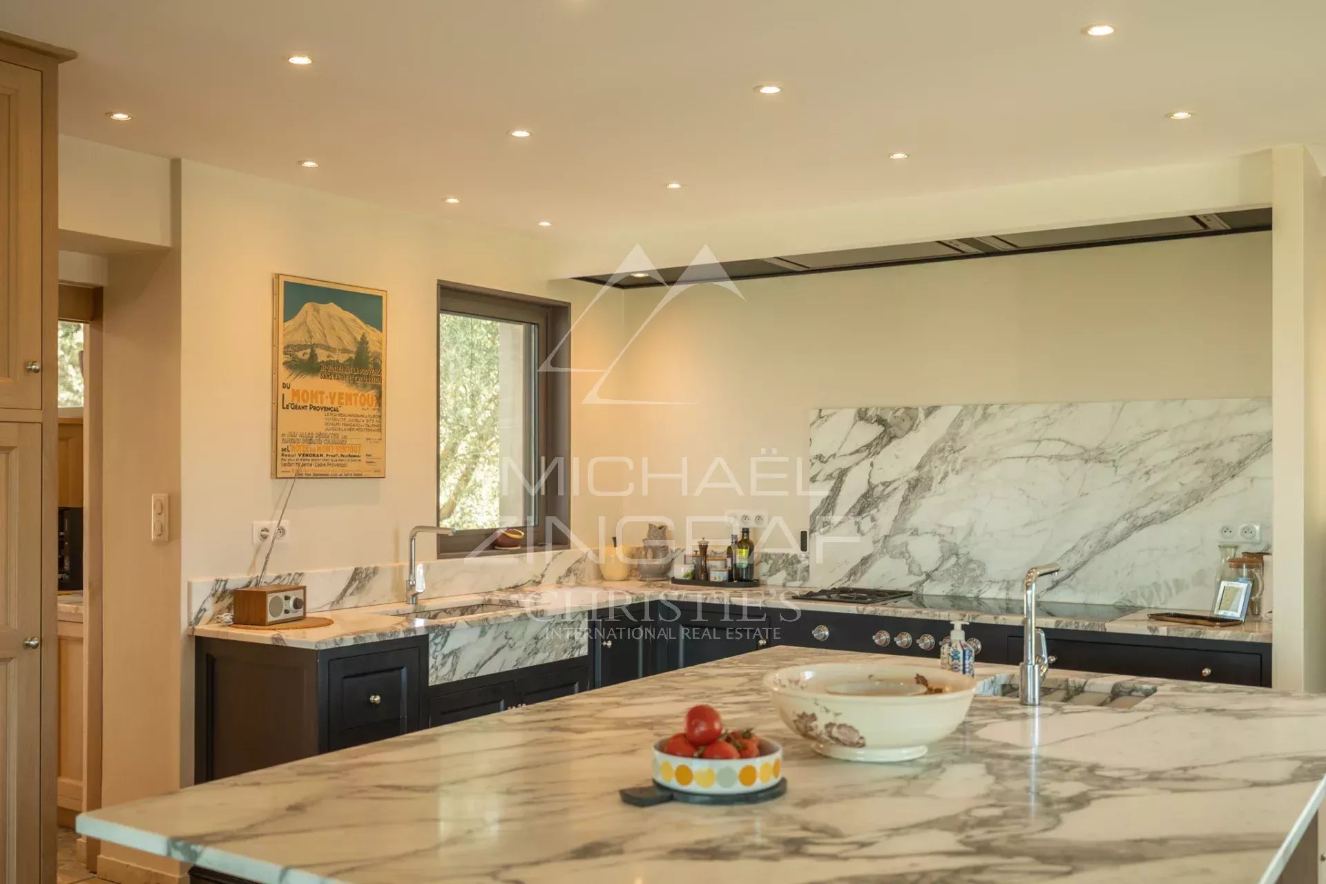 4 Bedroom Villa/Townhouse's Image 3
