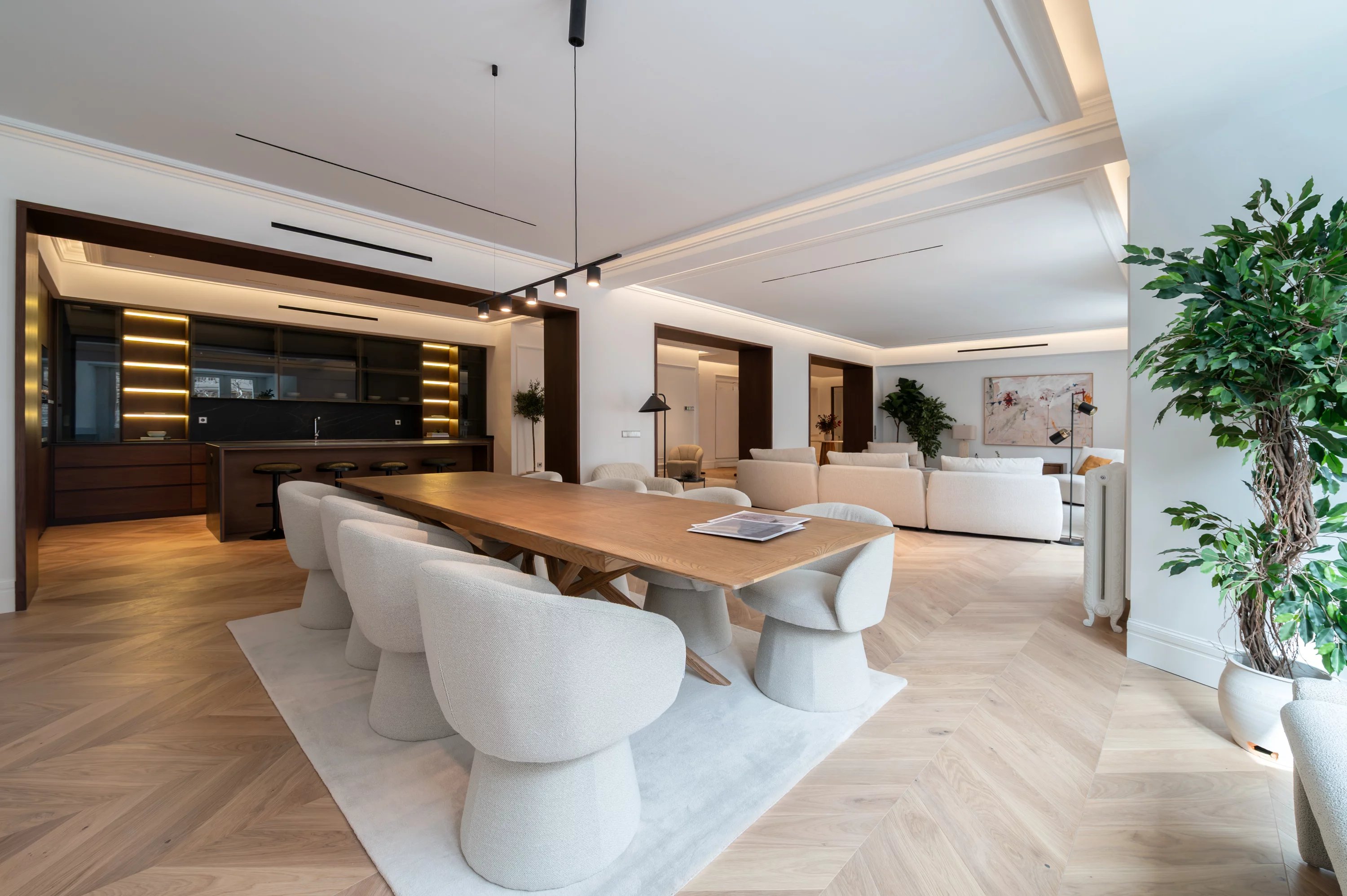 Impressive 6 bedroom apartment with en suite bathrooms