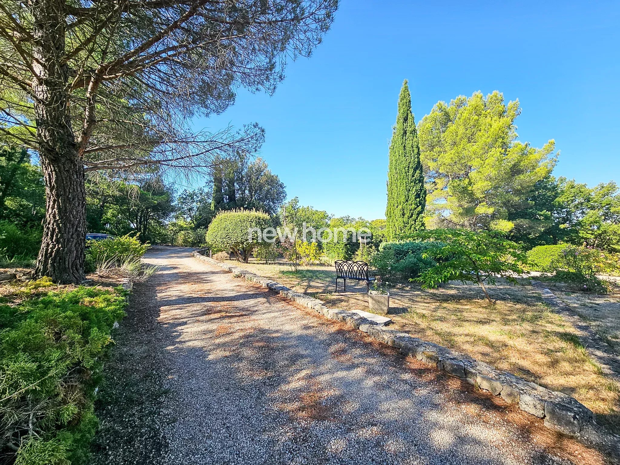 Havre de paix au cur de la nature avec vaste terrain arboré