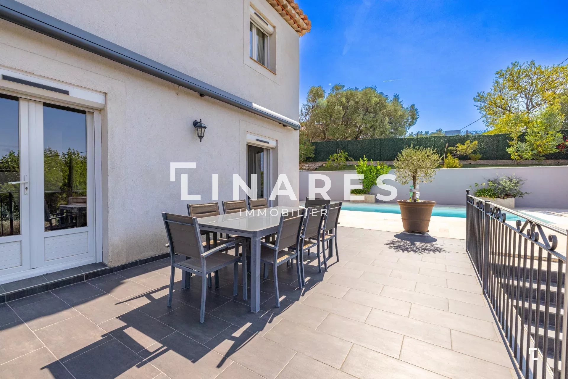 VILLA SUNSET - Villa T4  de 150m2 + 64m2 sous-sol + 36 m2 de garage -  Jardin/Piscine - 13190 Allauch