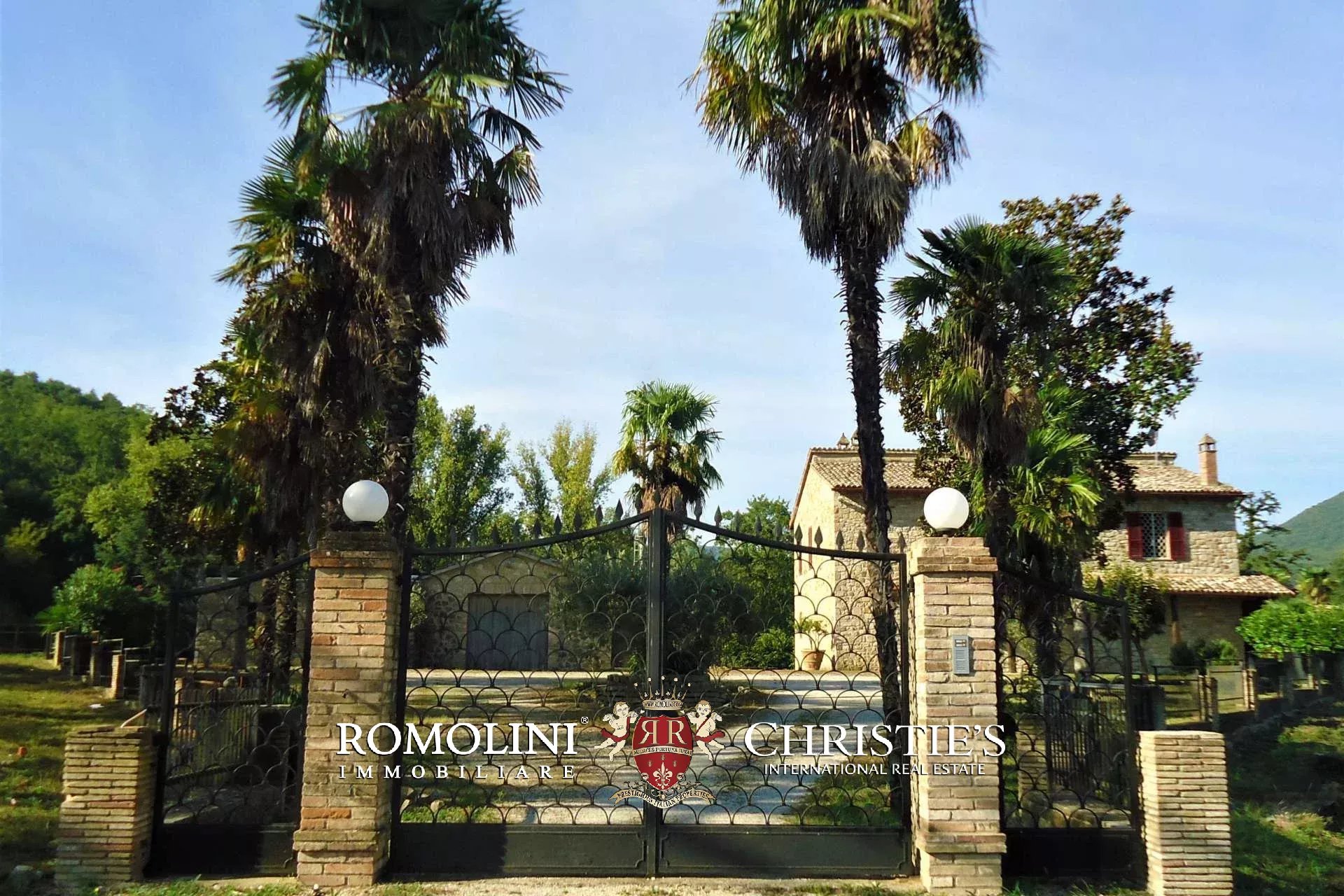 UMBRIAN COUNTRY ESTATE FOR SALE NEAR TODI
